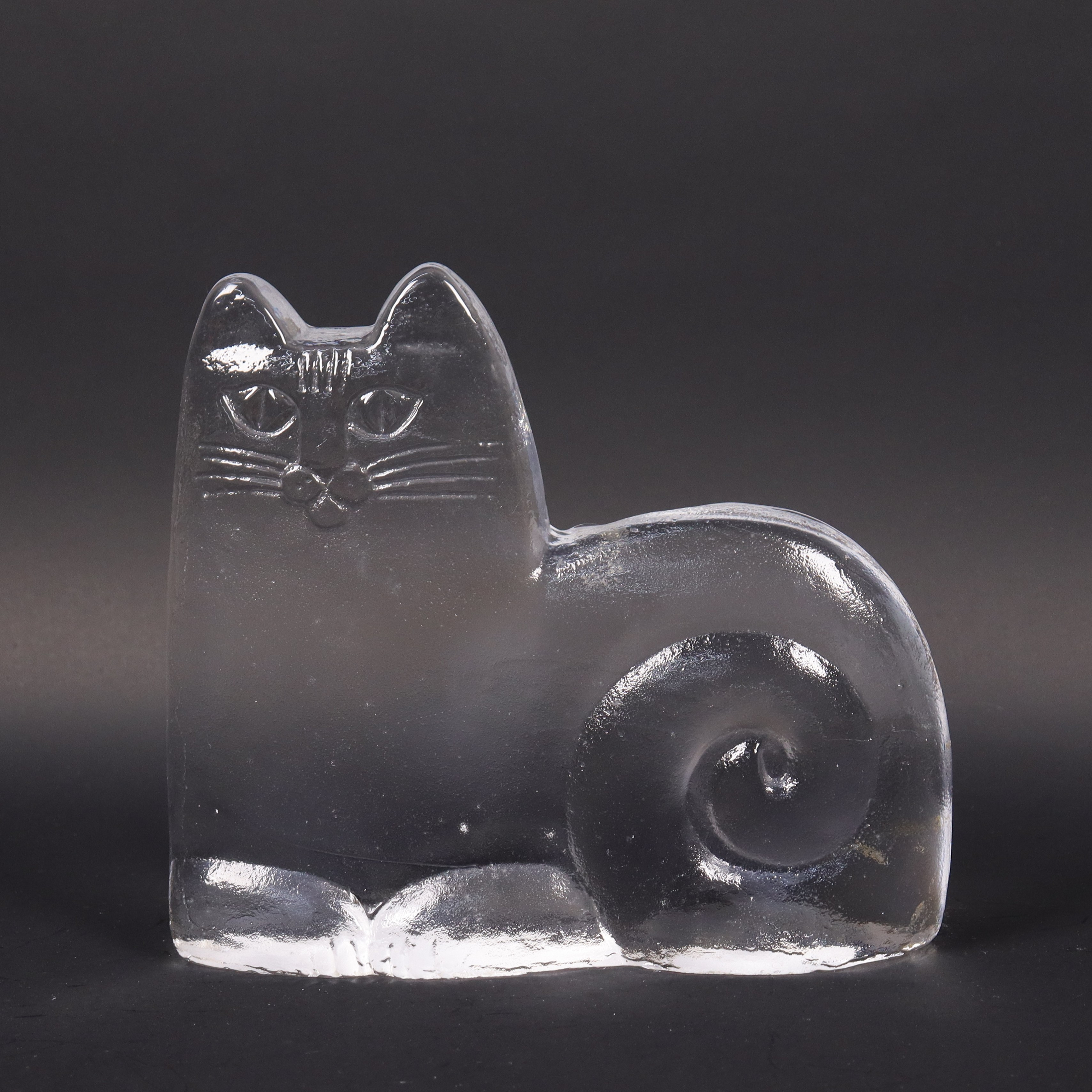 LISA LARSON. stor skulptur i glas, katt, ur serien "Djur i frihet", Royal Krona.