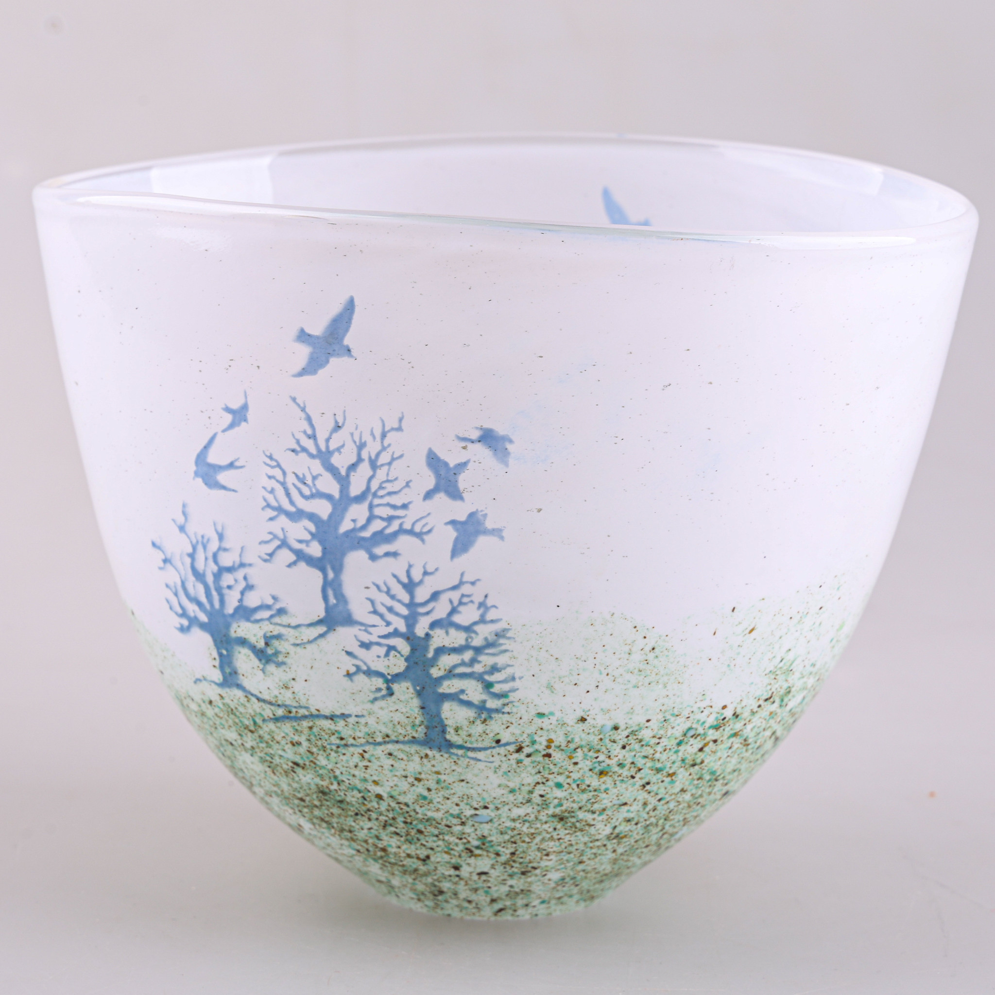 KJELL ENGMAN. VAS, glas, "Oktober", Kosta Boda, signerad.