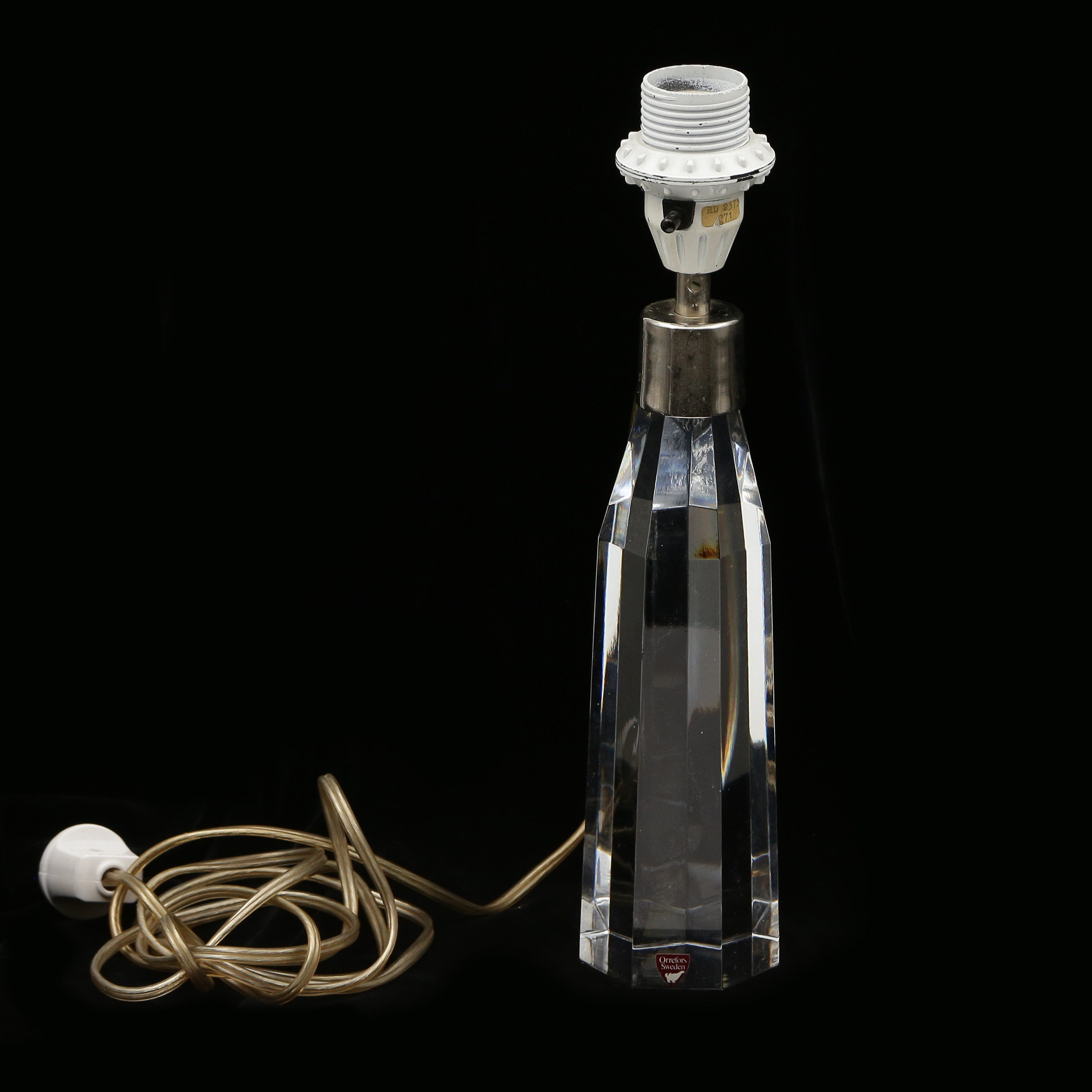 CARL FAGERLUND. BORDSLAMPA I GLAS, ORREFORS, SWEDEN, OSIGNERAD.