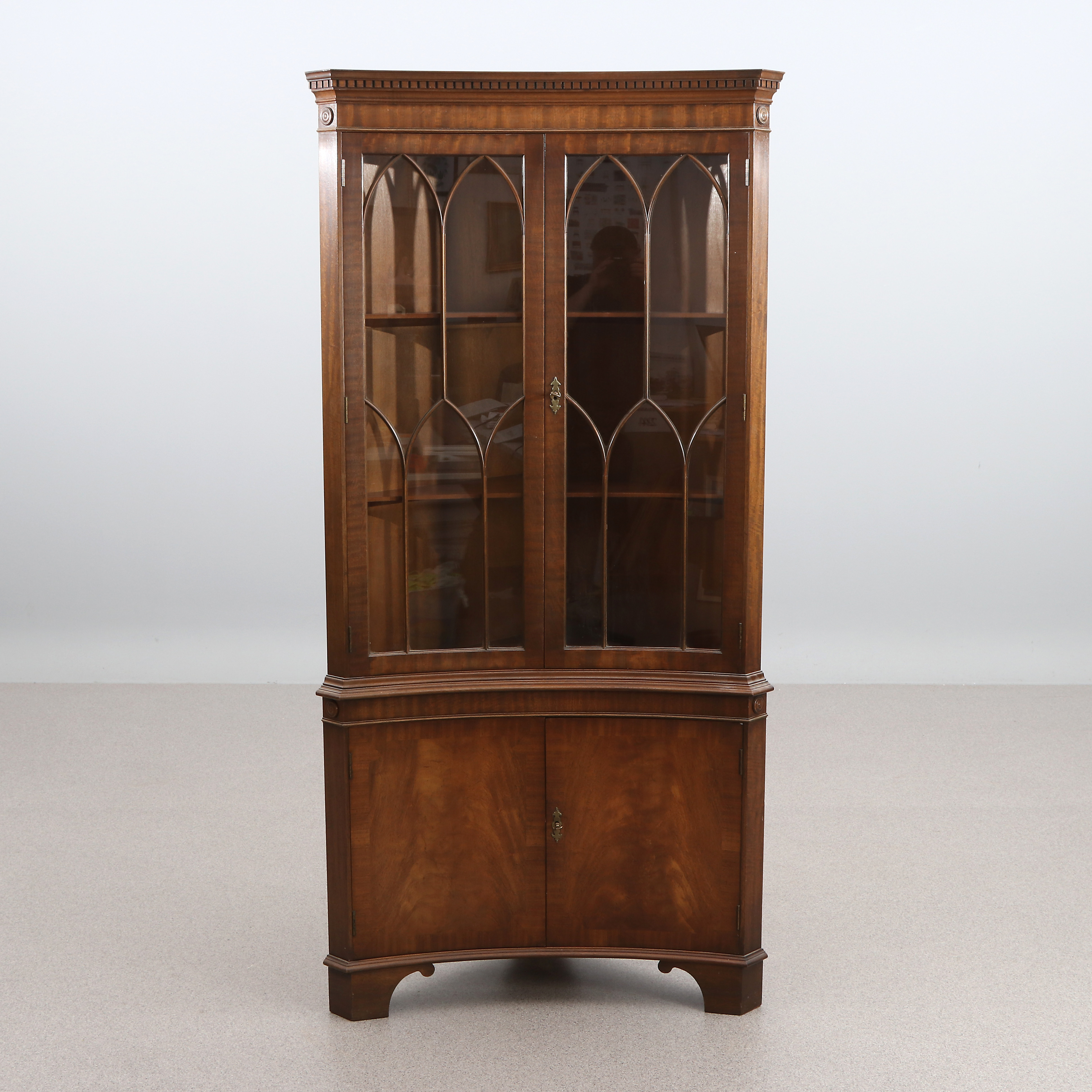 HÖRNSKÅP. Mahogny. Engelsk stil, 1900-tal.