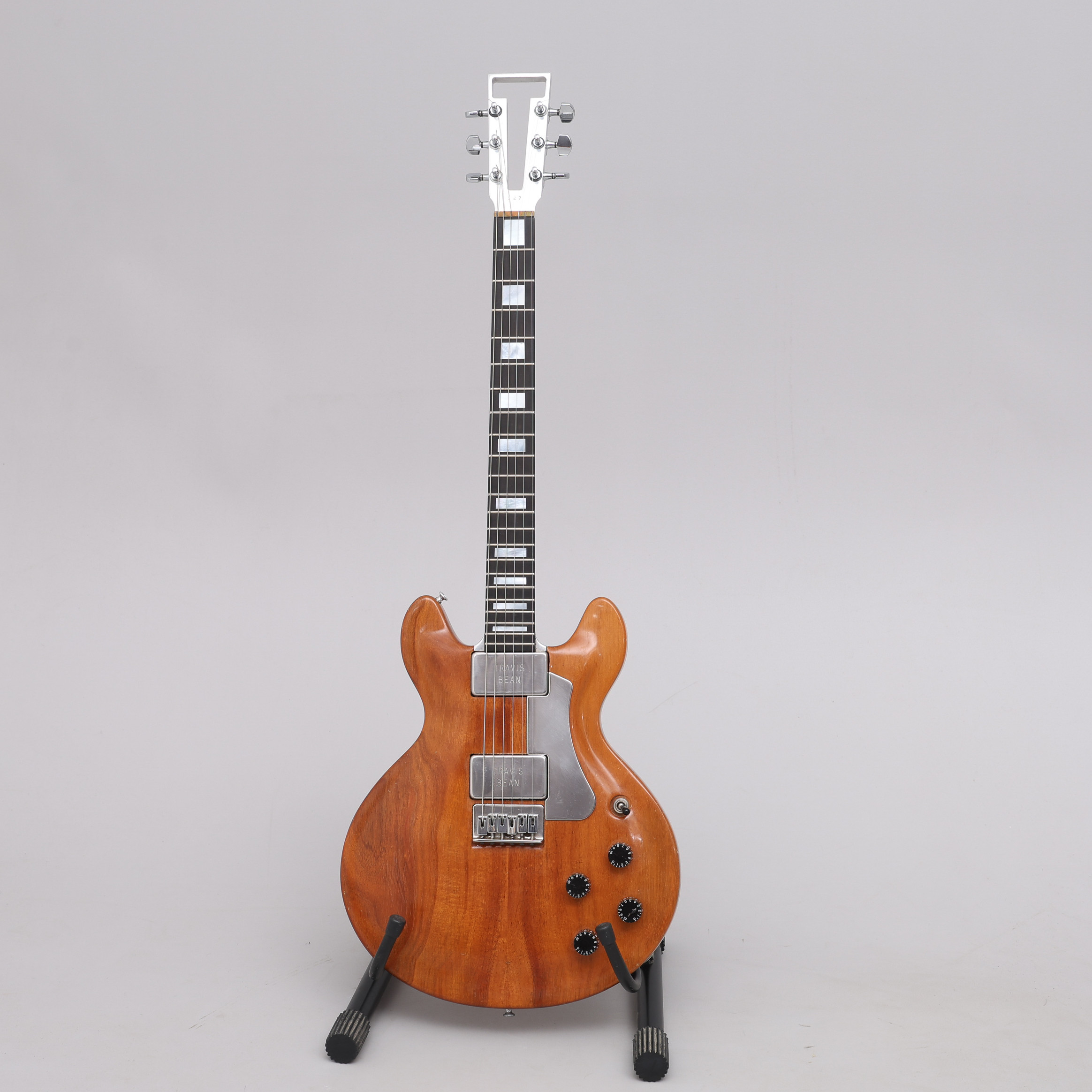 TRAVIS BEAN, ELGITARR, TB 1000 A (S) 1974/76, kropp av koaträ, halsen av aluminium och greppbräda av ebenholts.