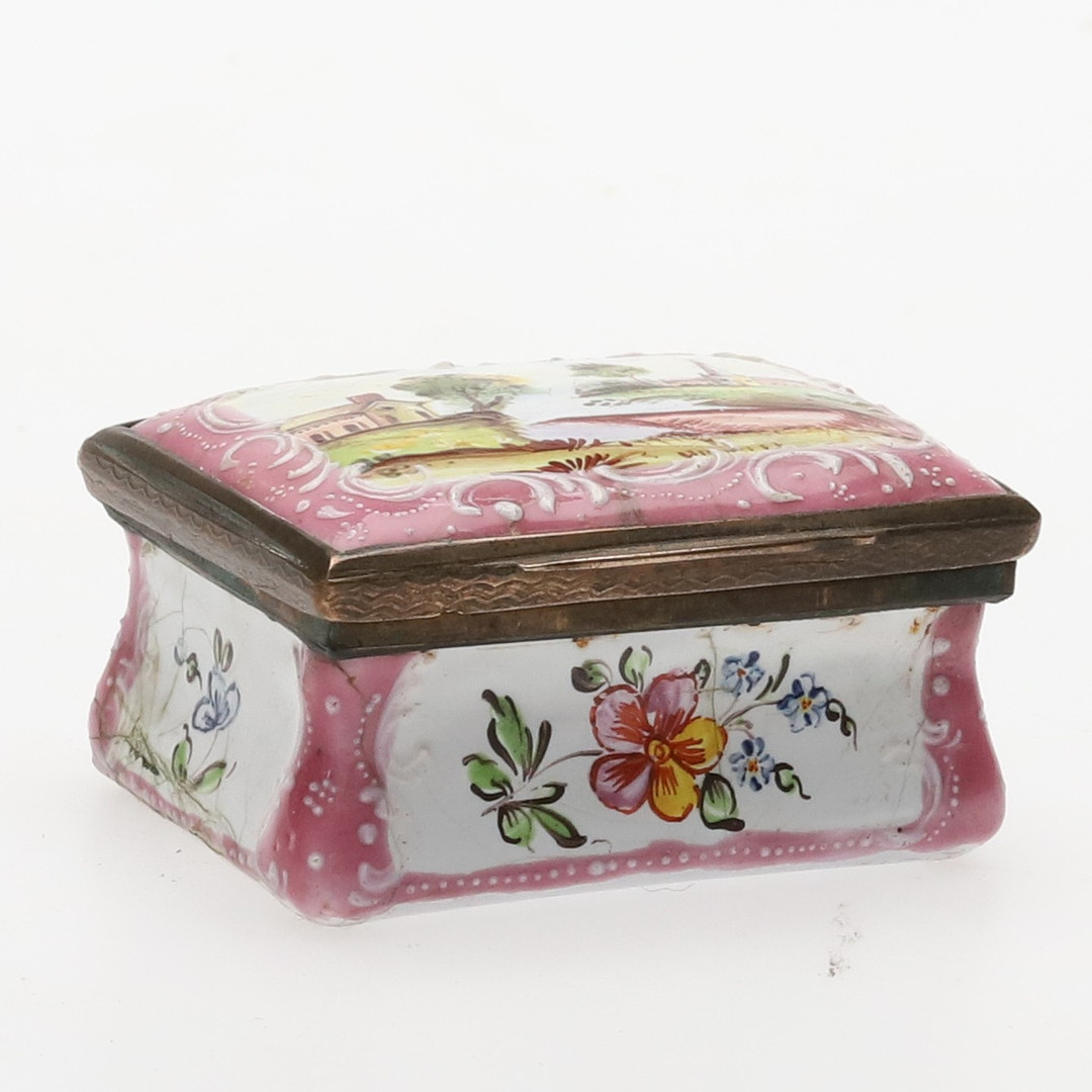 SNUSDOSA. Emaljerad koppar, Rokoko, 1700-tal.