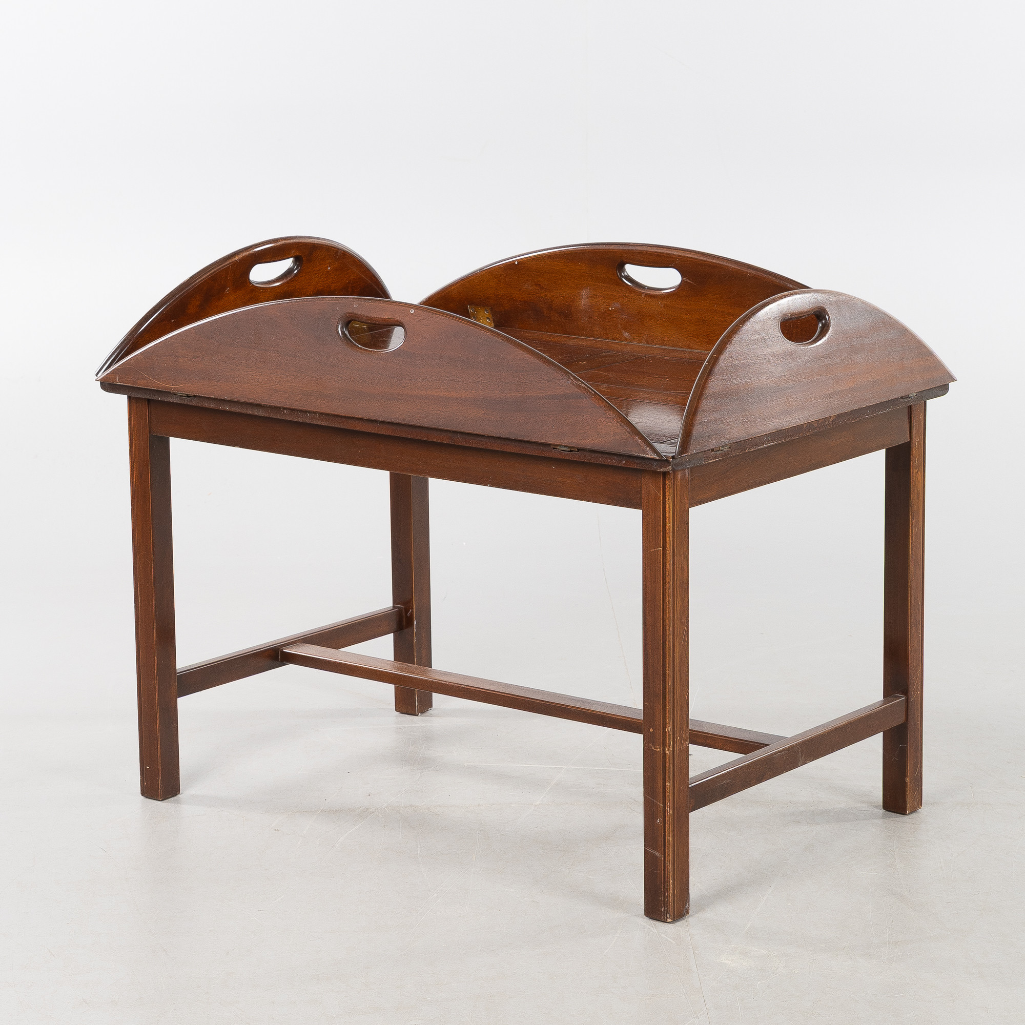 BORD, sk Butlers Tray, 1900-talets andra hälft.