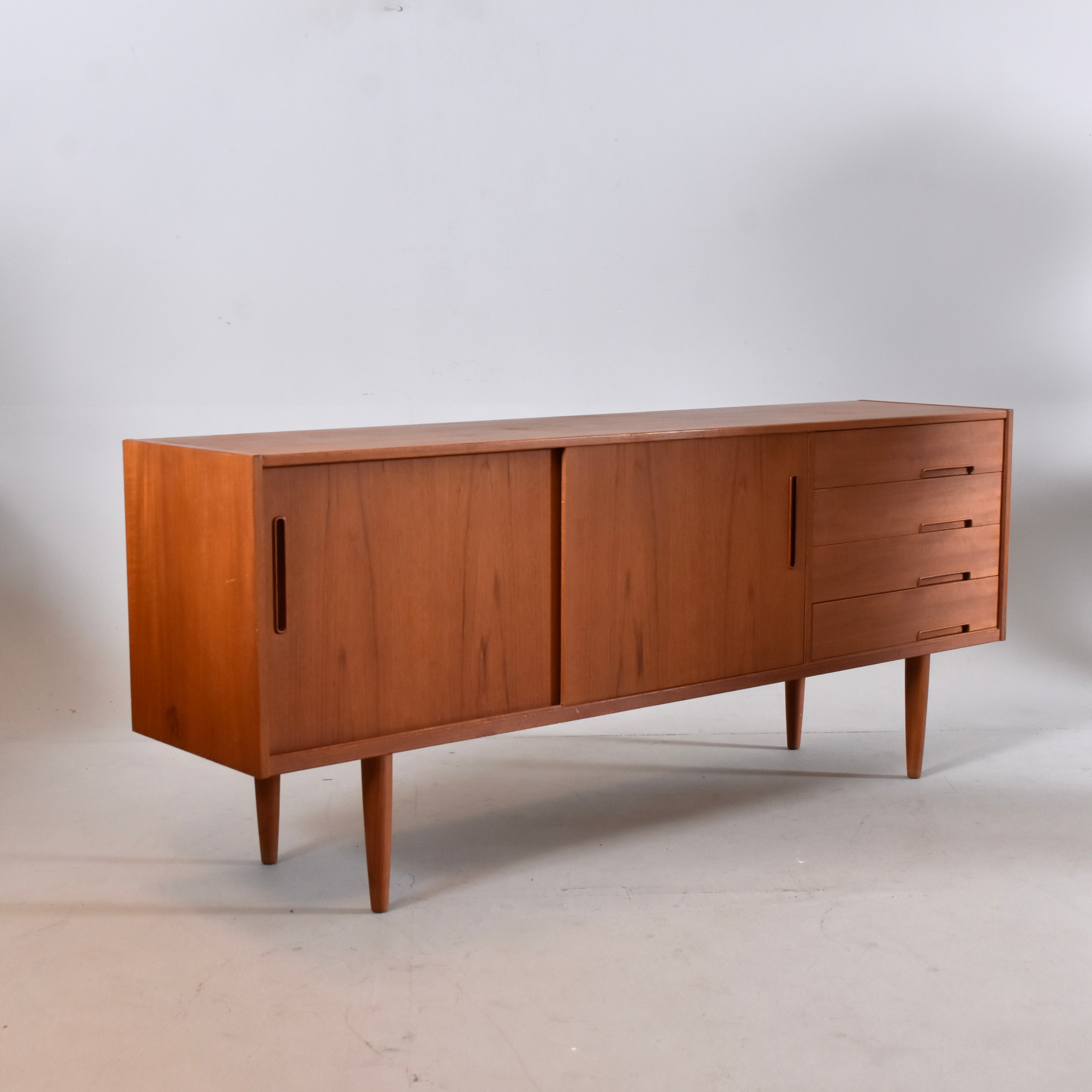 NILS JONSSON. Sideboard, teak, "Trento", Hugo Troeds, Bjärnum. 1960-tal.