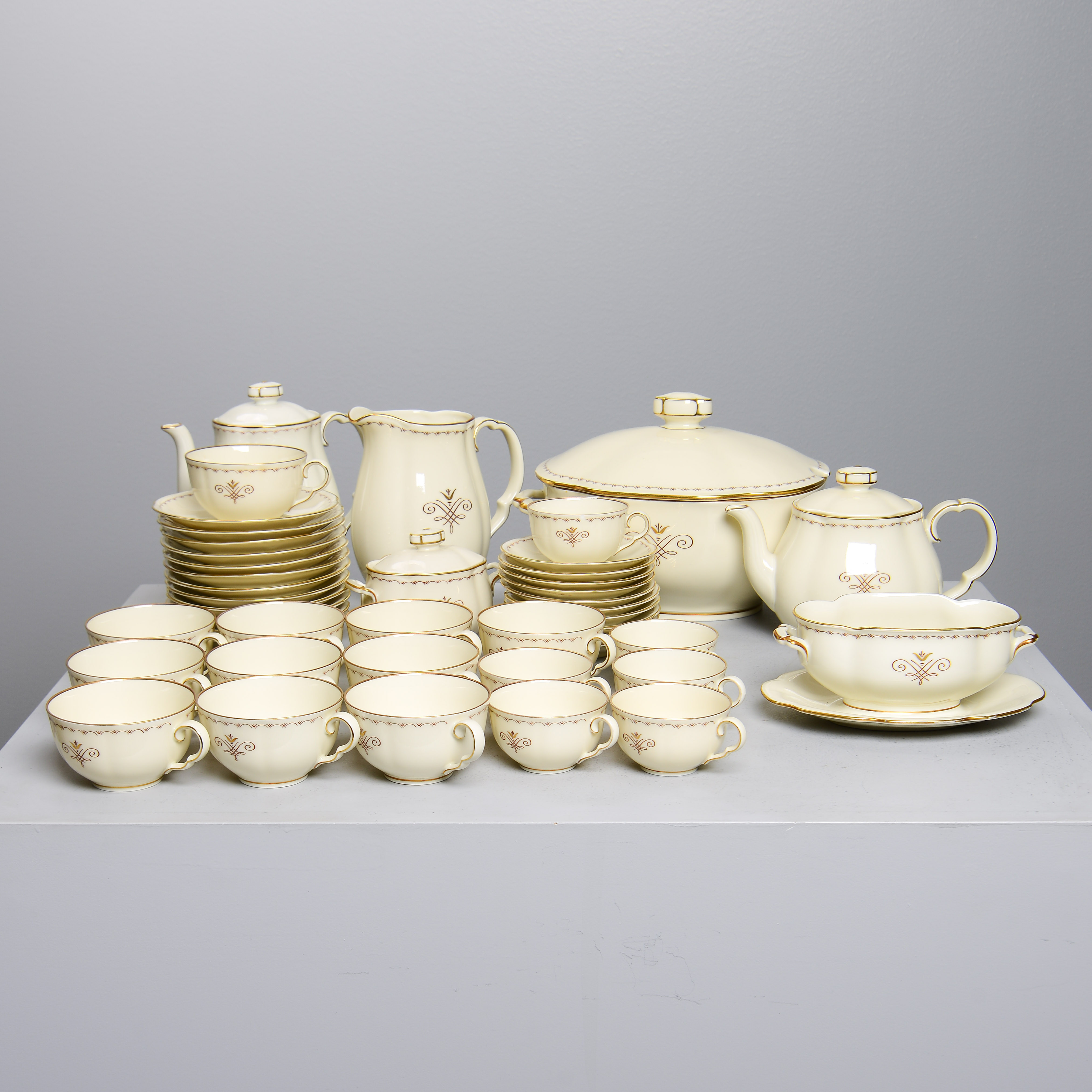 GUNNAR NYLUND. Servisdelar, "Royal", Lidköping, 1930-tal (27 delar).
