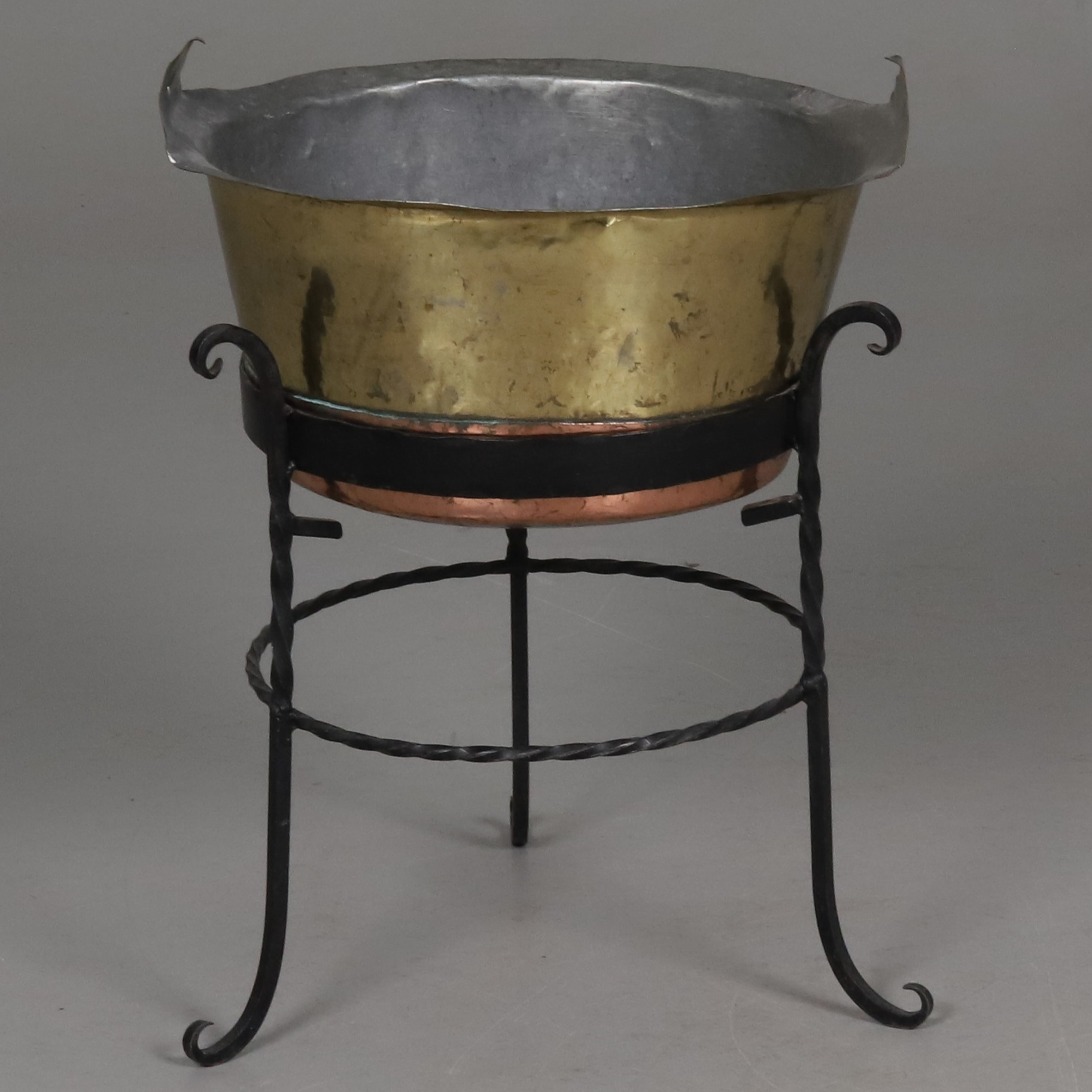 MÄSSING & KOPPARBALJA, på benställning, 2 delar, 1900-tal.