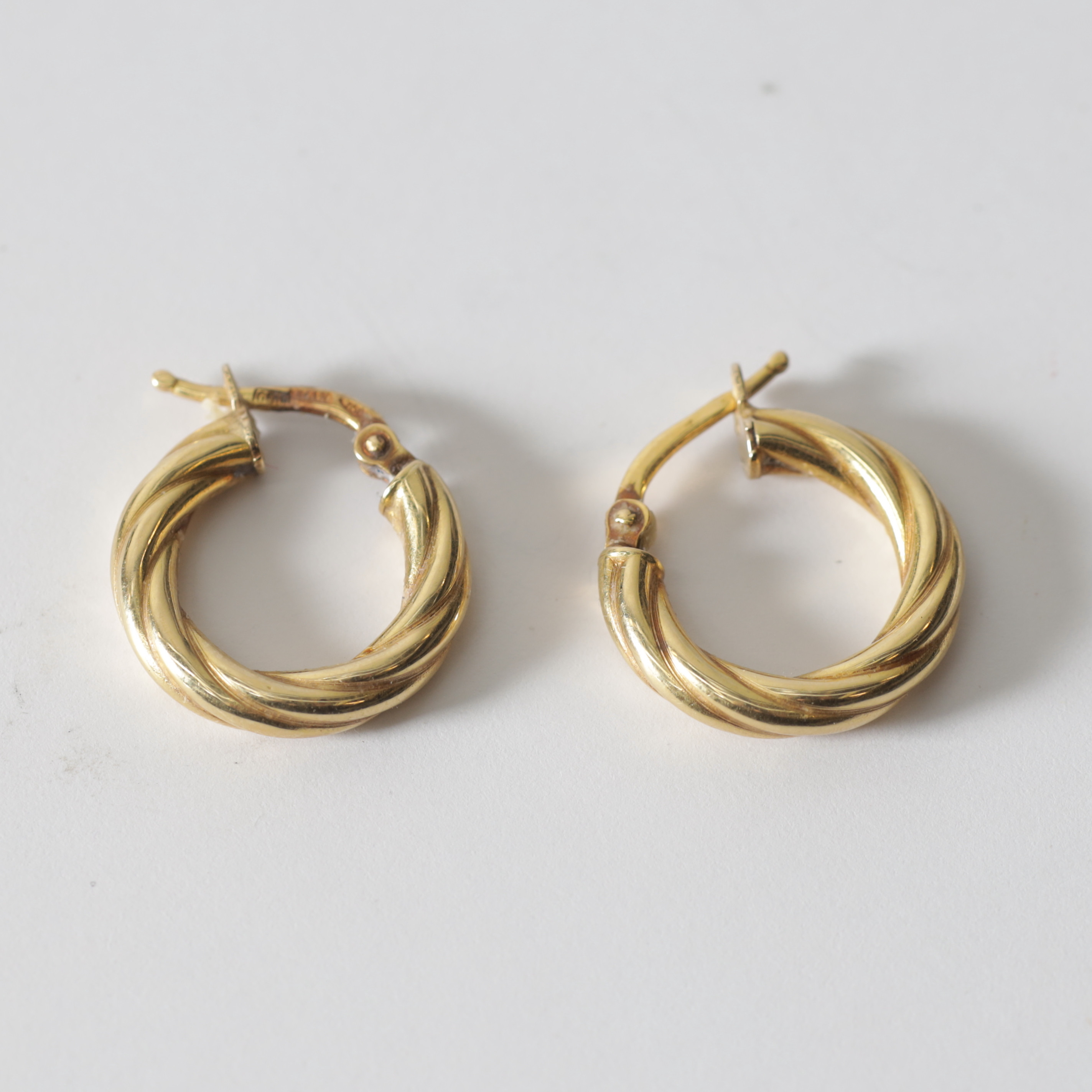 ÖRHÄNGEN, 1 par, 18K guld, s.k. "Creoler". Totalvikt ca 1,5 gram.
