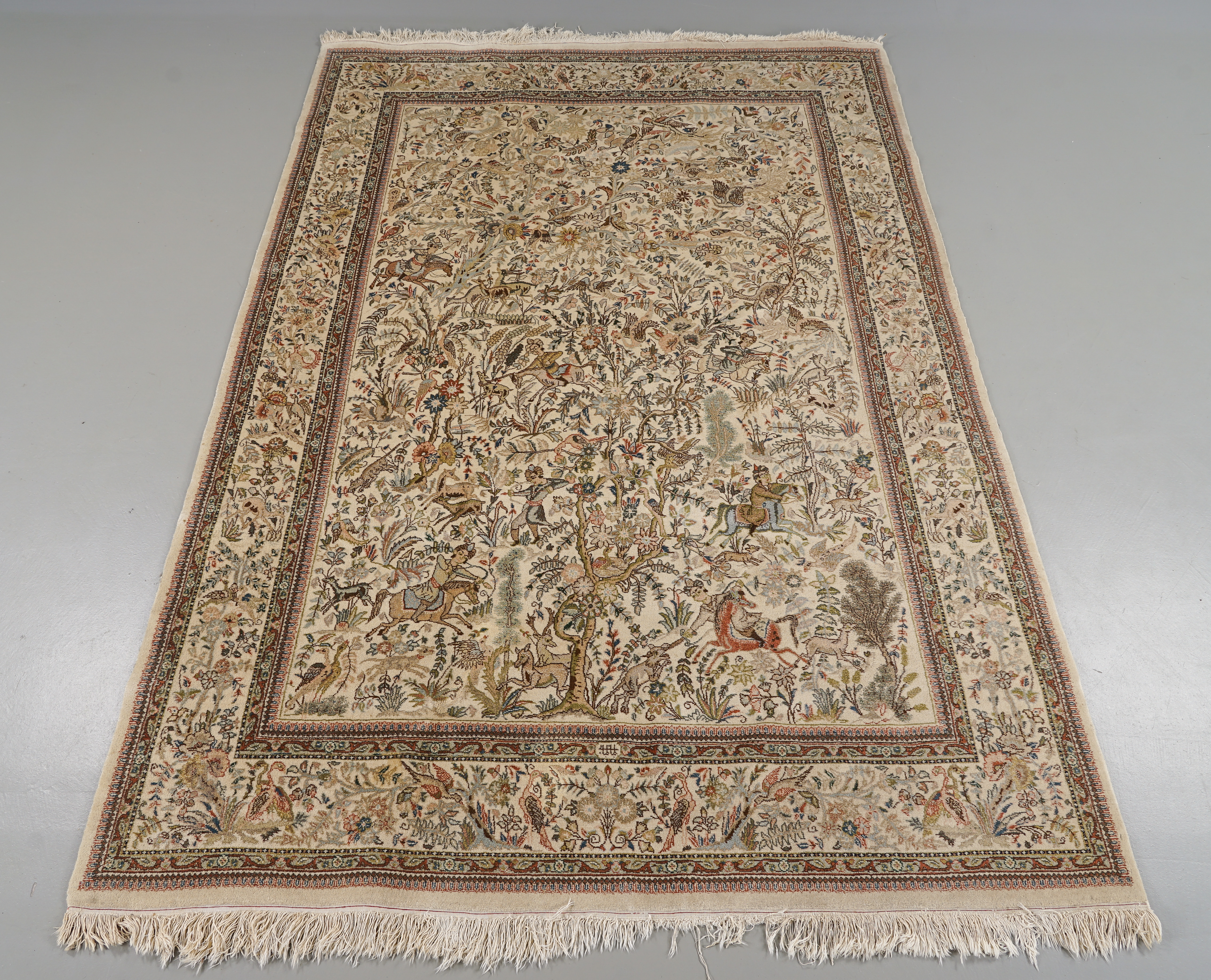 MATTA Persisk, figural, 290x200 cm.