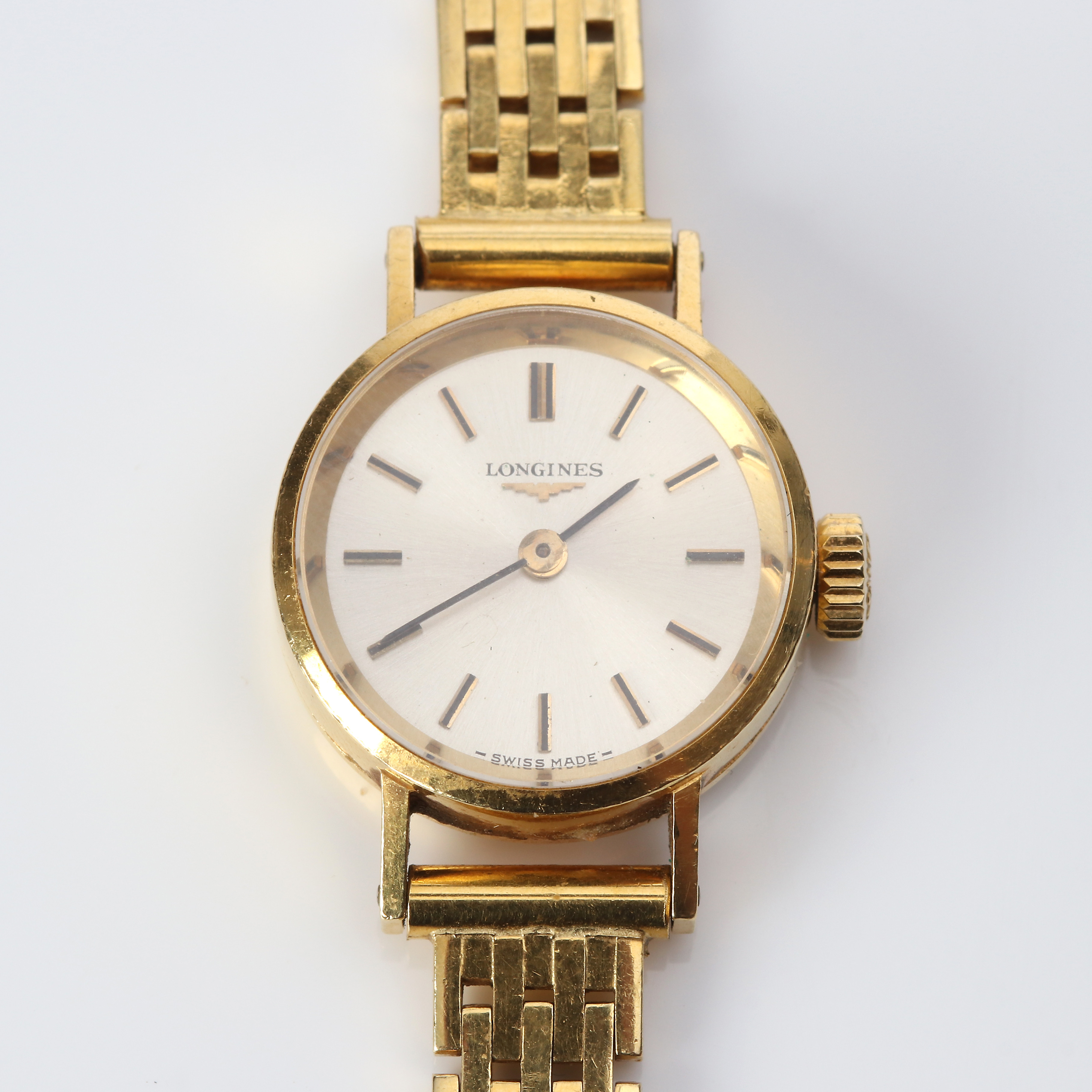 LONGINES, DAMARMBANDSUR. Boett och länk i 18k guld, totalvikt ca 34,8 gram.