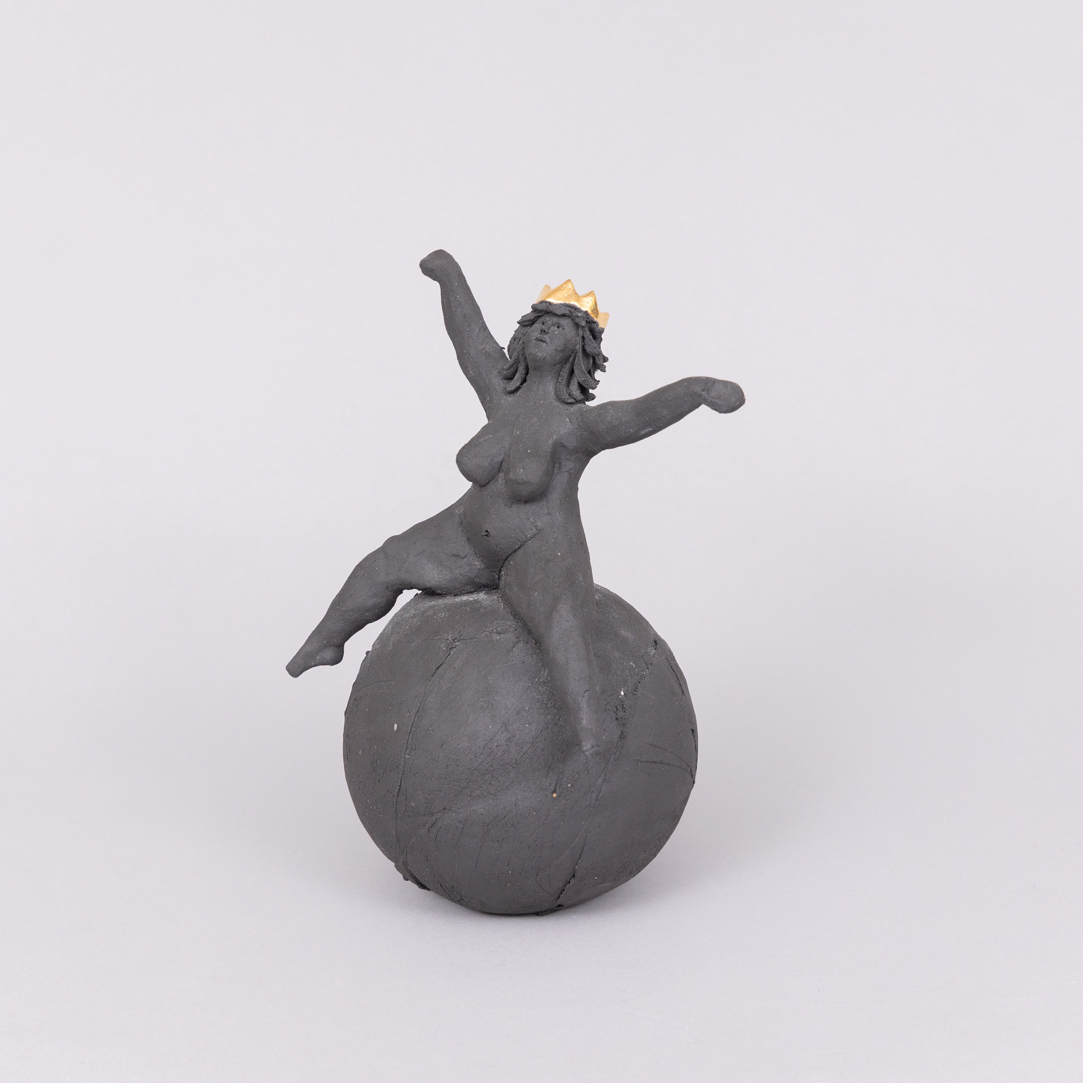 YVONNE LARSSON. Skulptur, lergods, signerad.