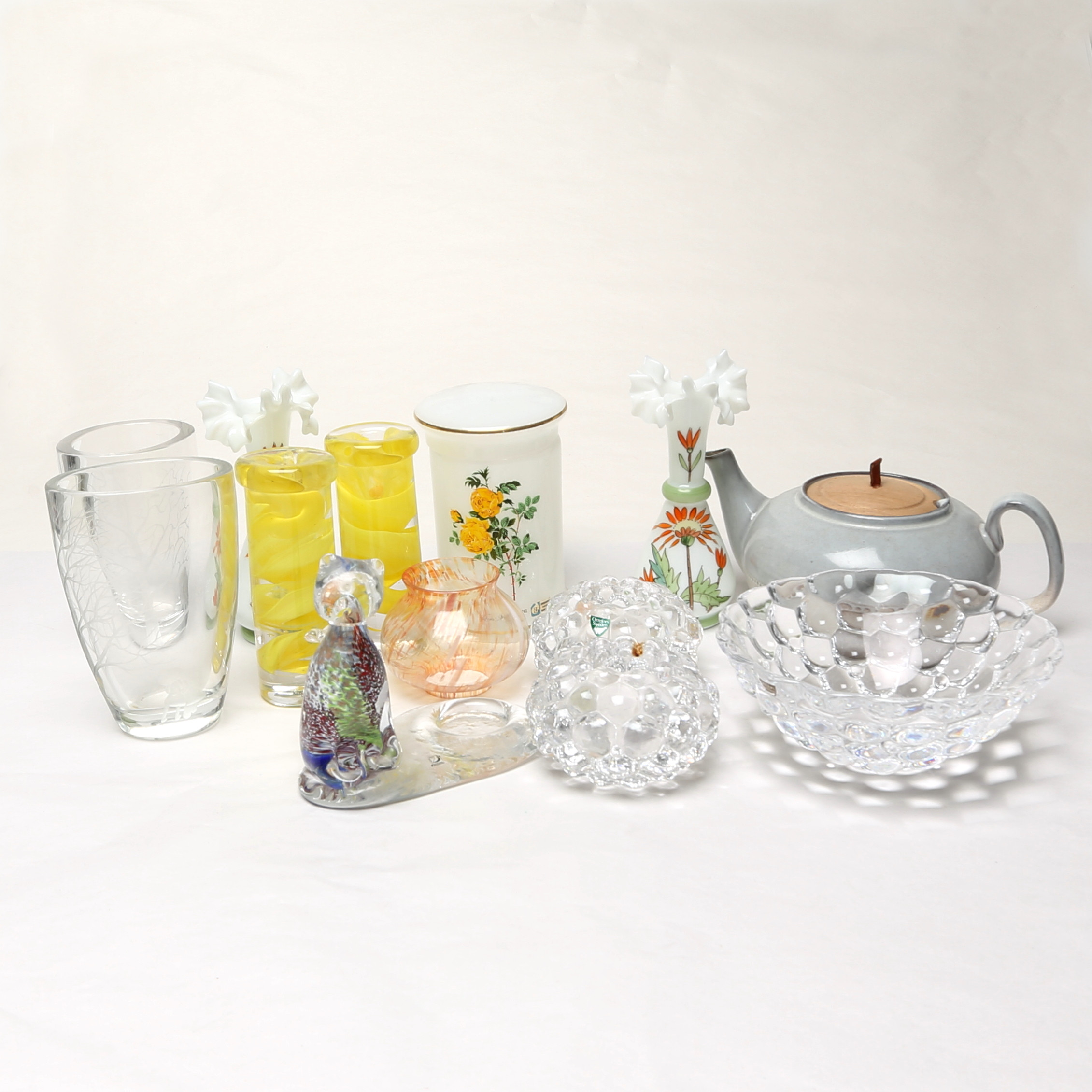 GLAS- och KERAMIKFÖREMÅL, 13 delar, bland annat Kosta Boda och Höganäs.