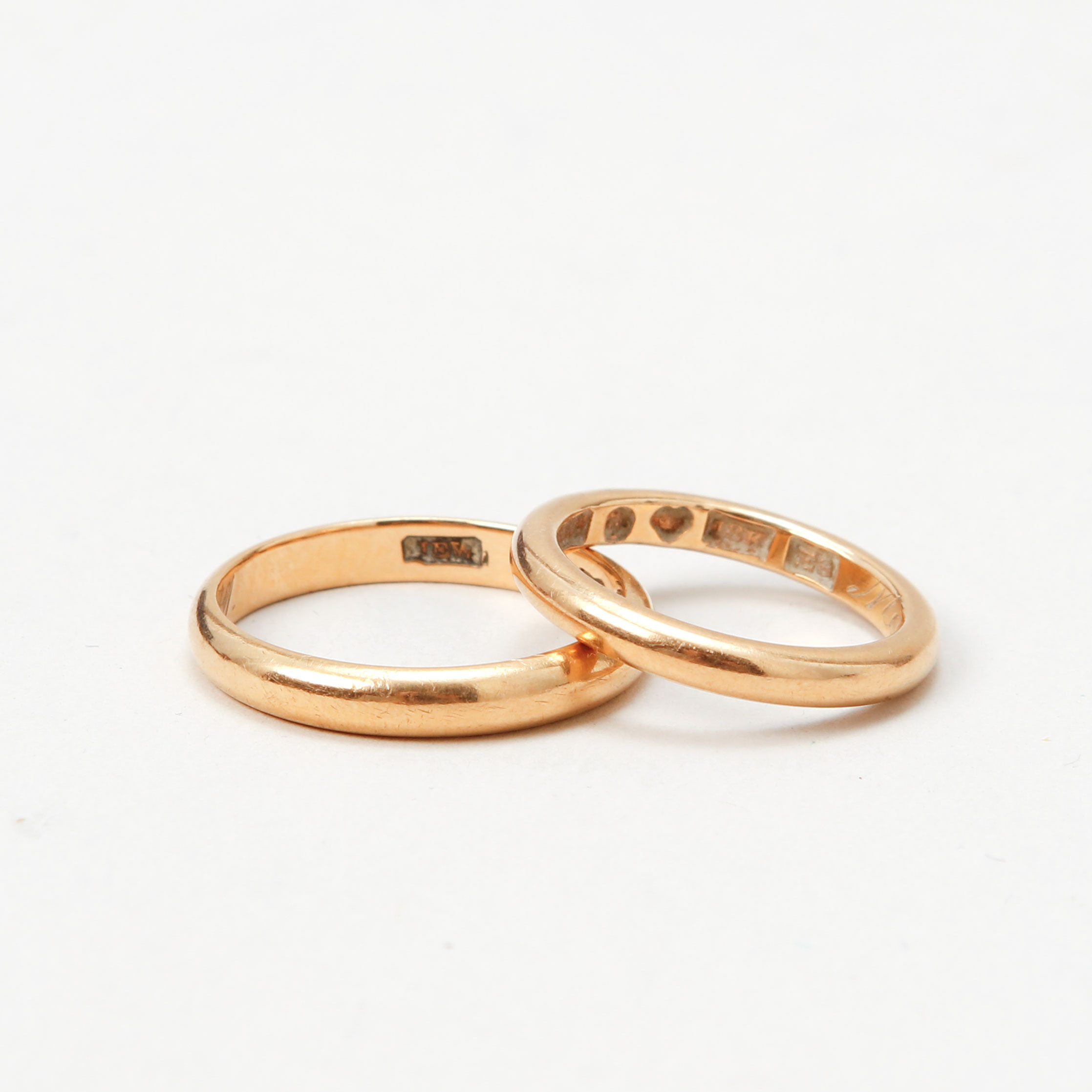 RINGAR, 2 st, 18k guld, vikt ca 7,3 gram.