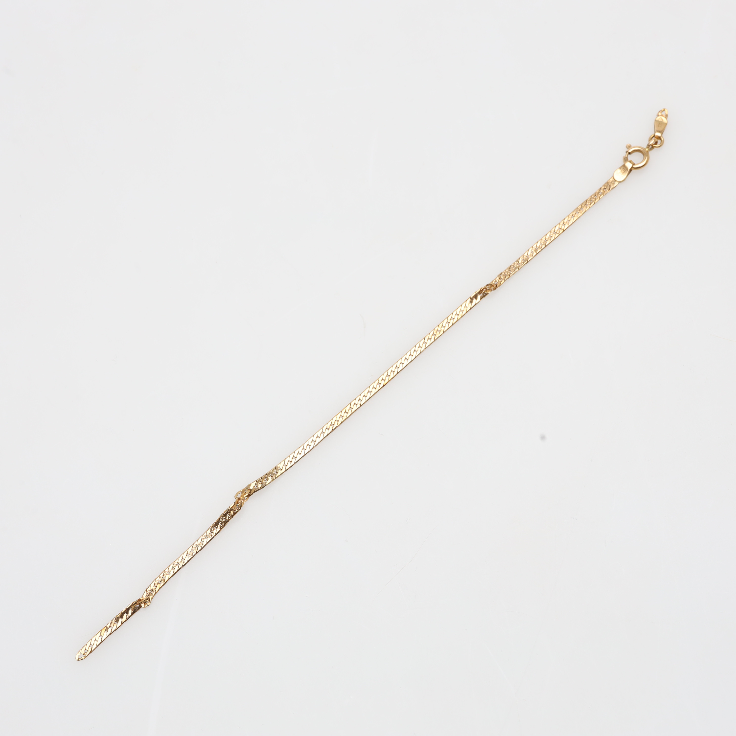 ARMBAND 18K guld, vikt ca 2,7 gram.