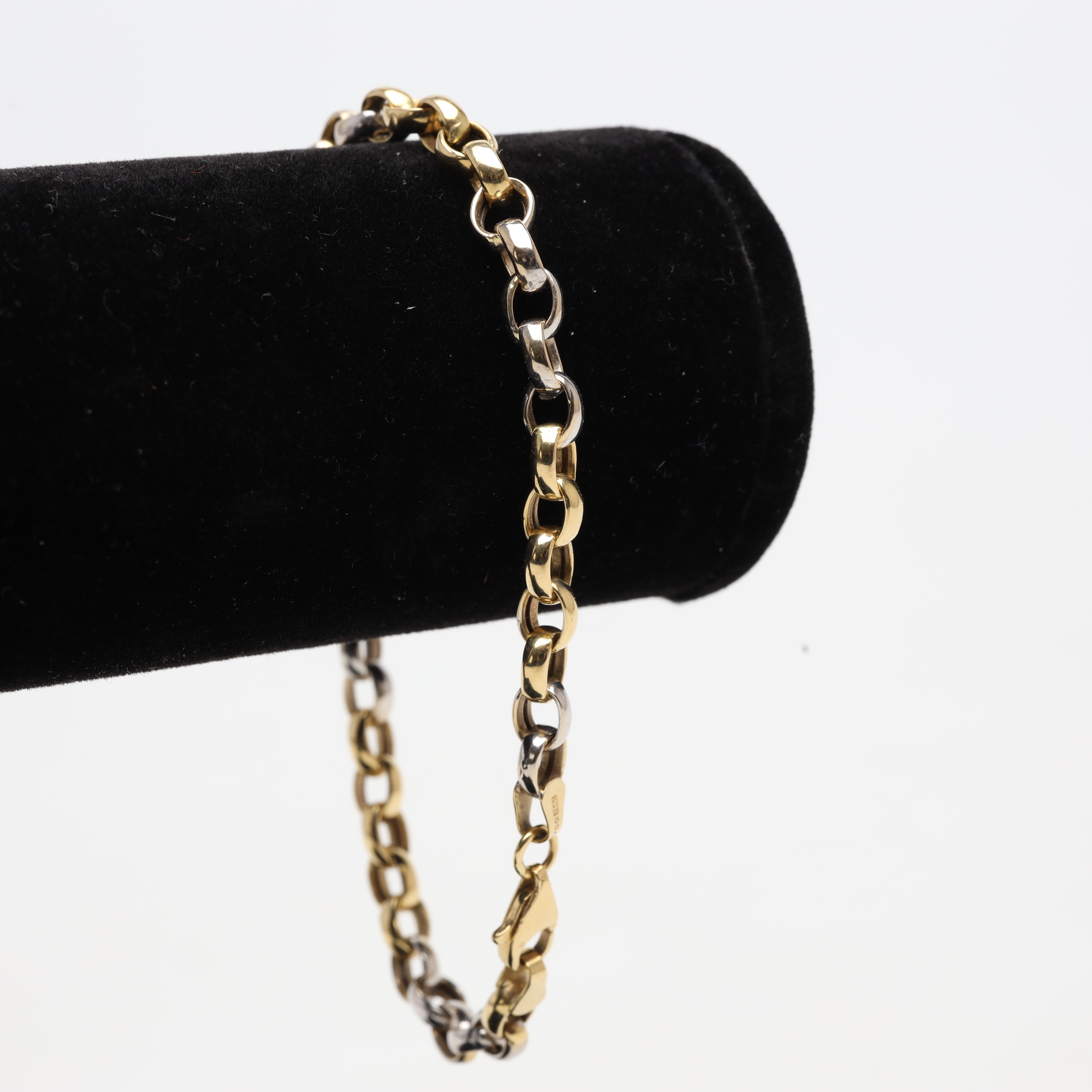 ARMBAND 18K guld, bruttovikt ca 7,6 gram.