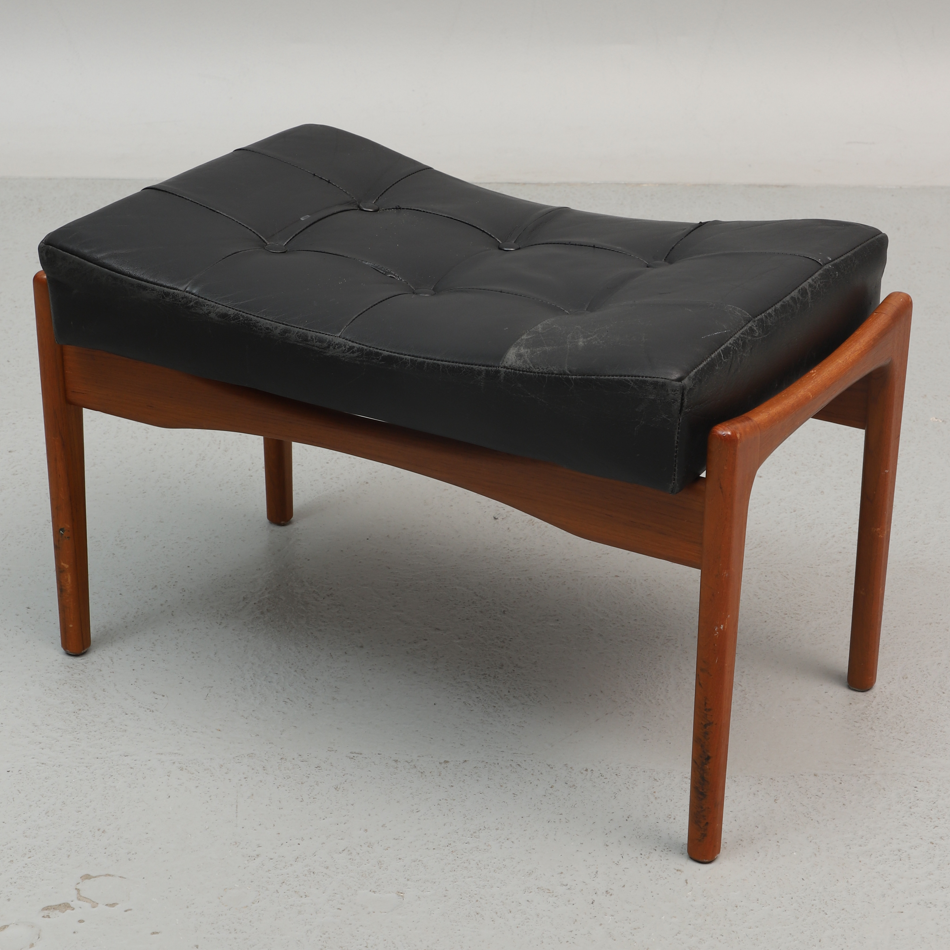 IB KOFOD-LARSEN. PALL, teak och skinn, "Kandidaten", OPE-Möbler, 1950-/1960-tal.
