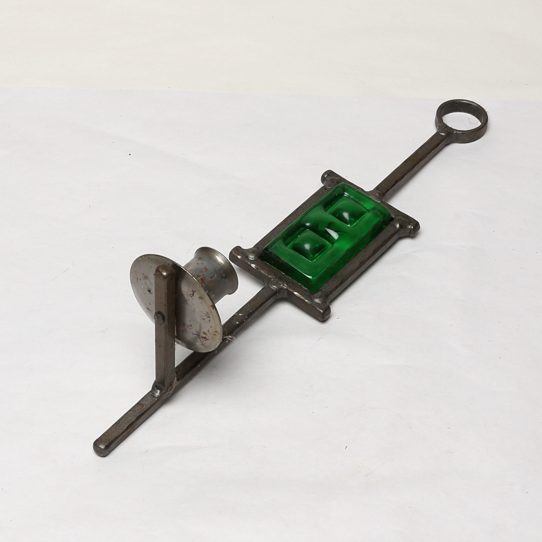 VÄGGLJUSSTAKE, järn/glas, sannolikt 1970-tal.