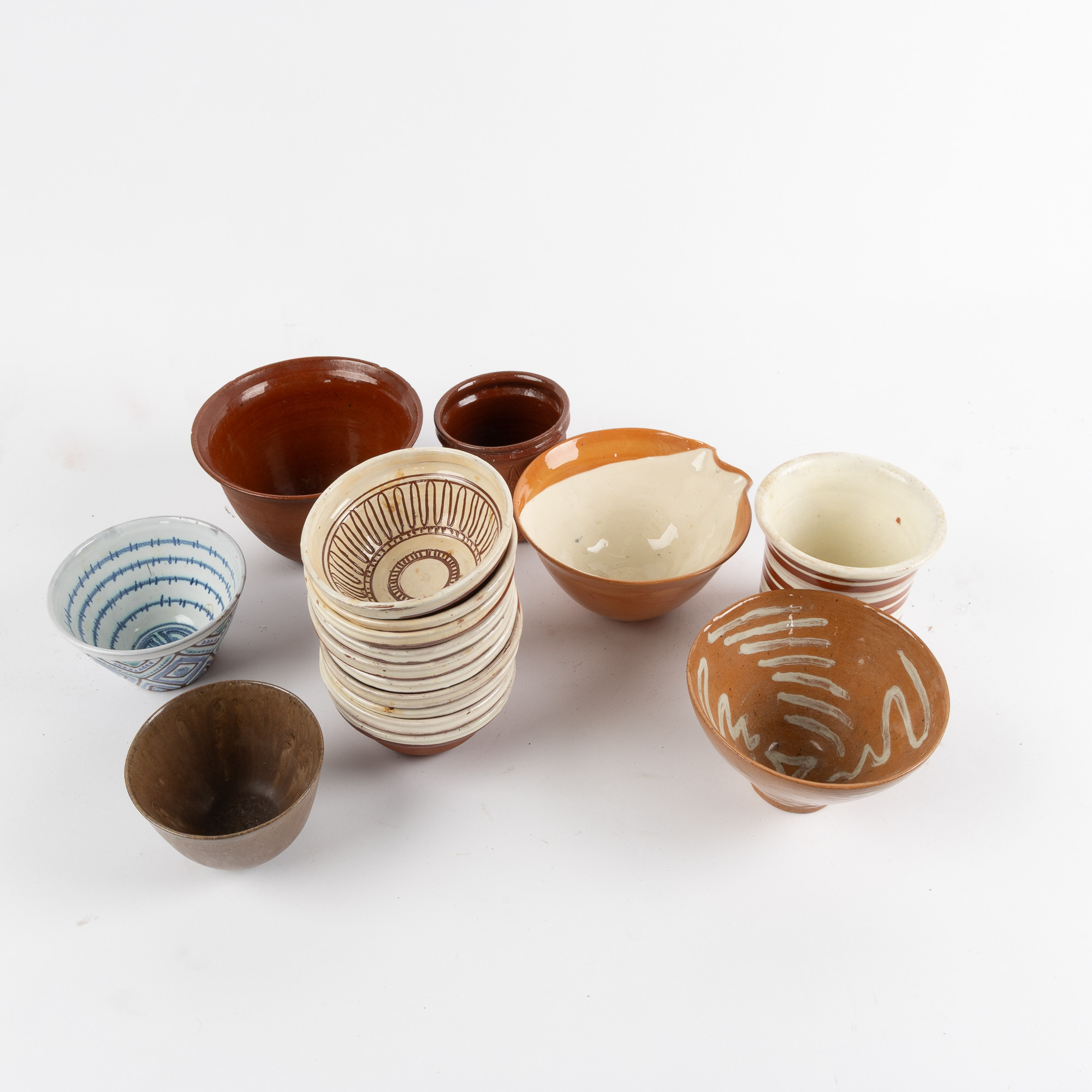 ULLA VIOTTI (1933-2025). Skålar mm, 17 delar, glaserat stengods, 1950/60-tal.