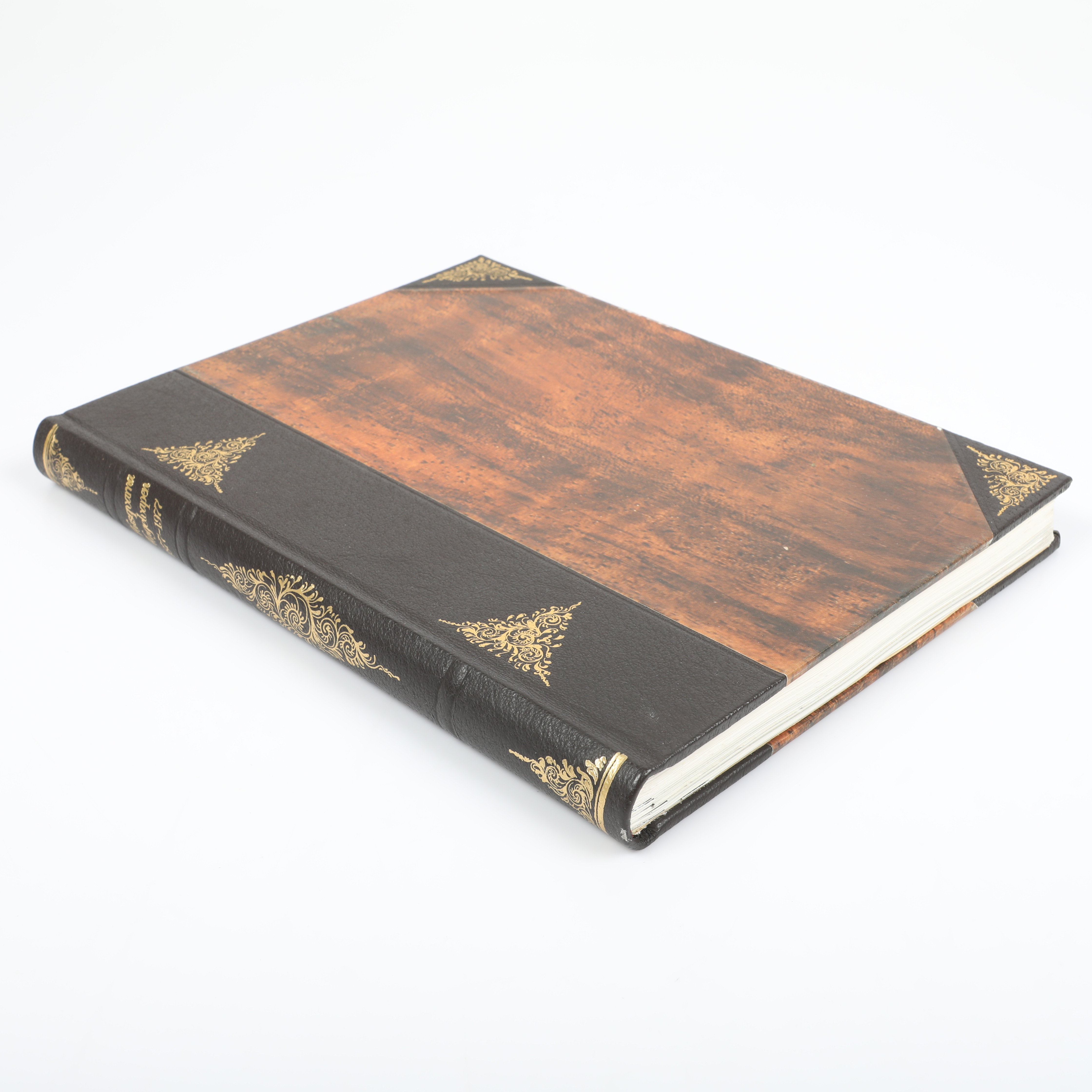 BOK, "Husqvarna Hagelvapen 1877-1977", jubileumsupplaga 358/1000.