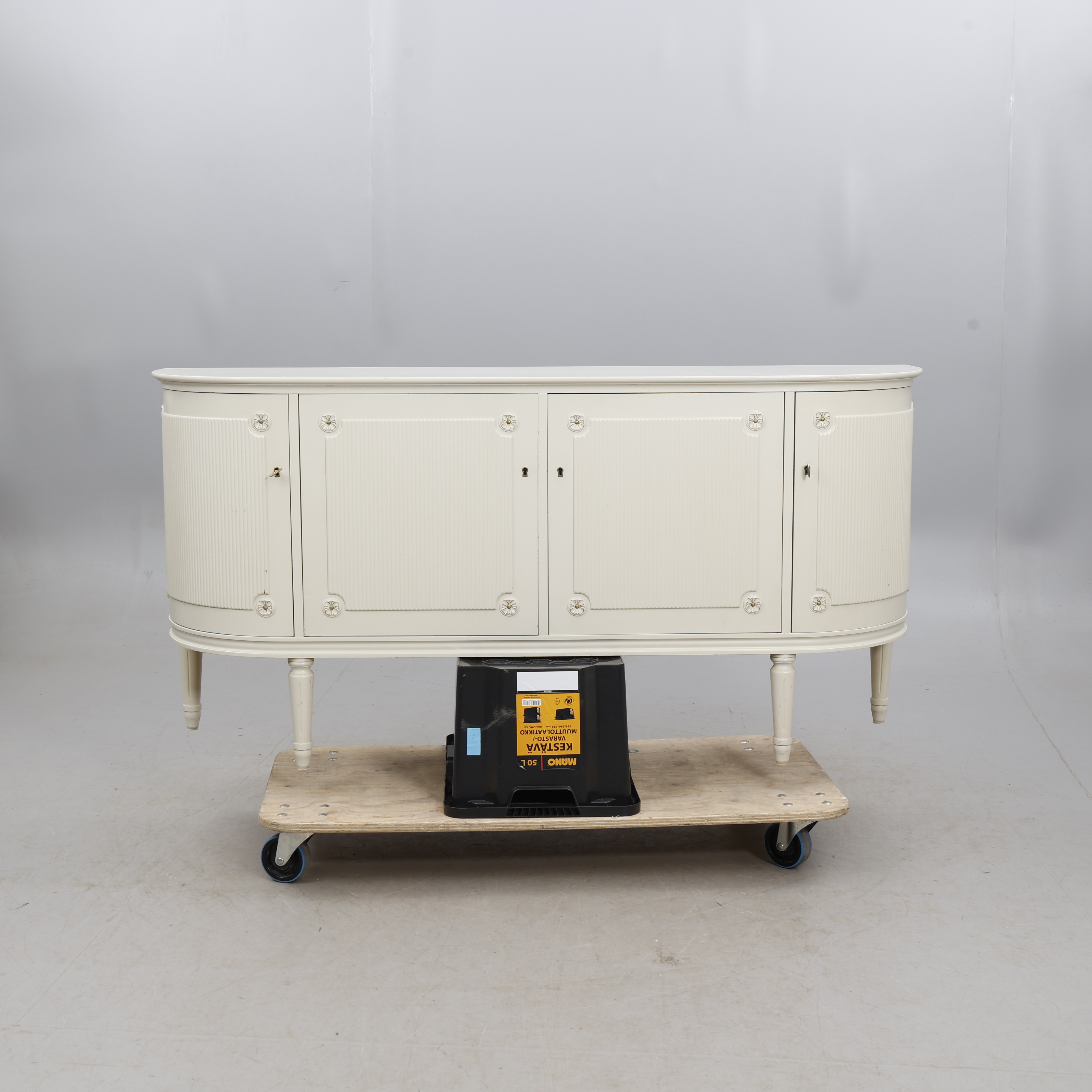 SIDEBOARD, Gustaviansk-stil, 1900-talets andra hälft.