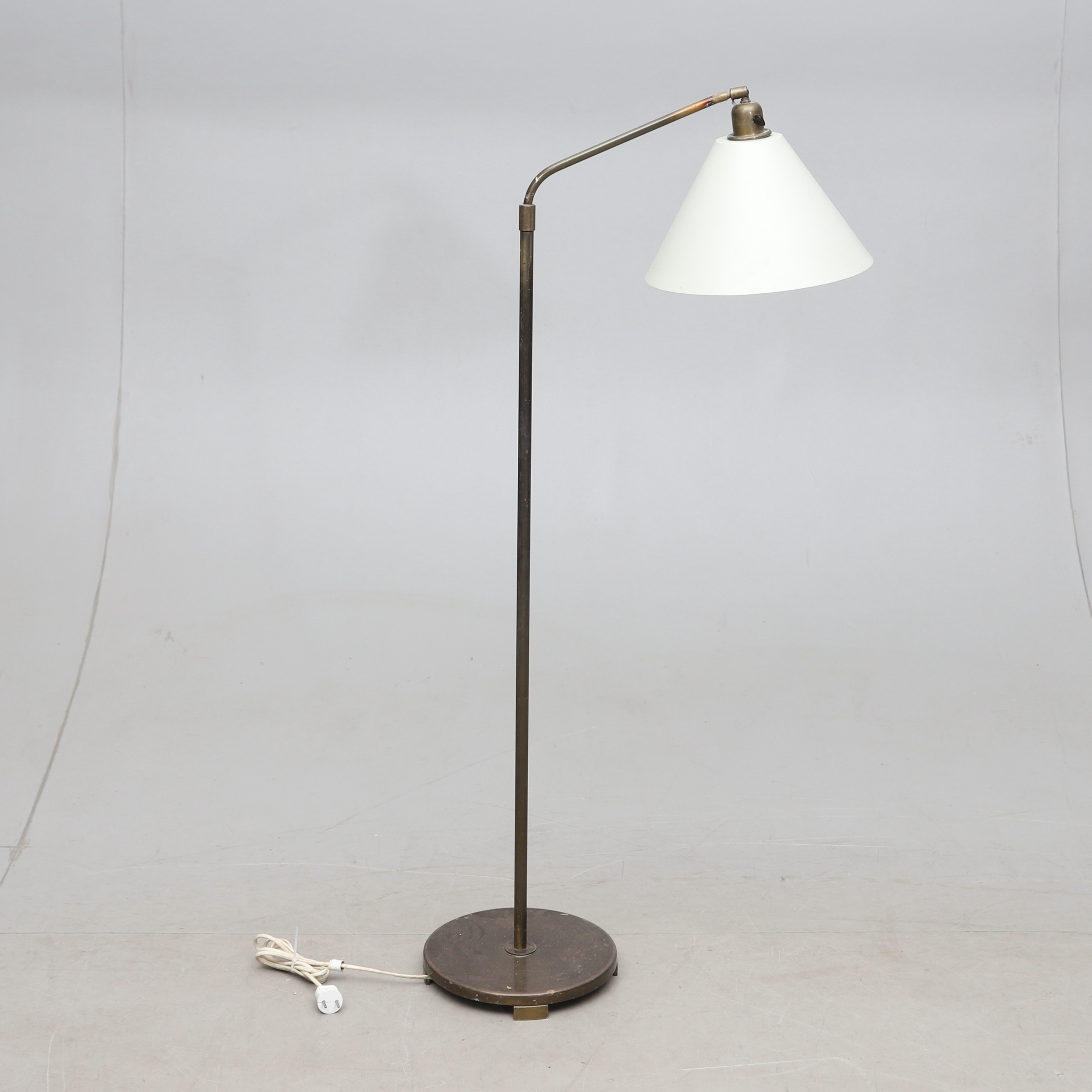 GOLVLAMPA, mässing, 1930-/40-tal.