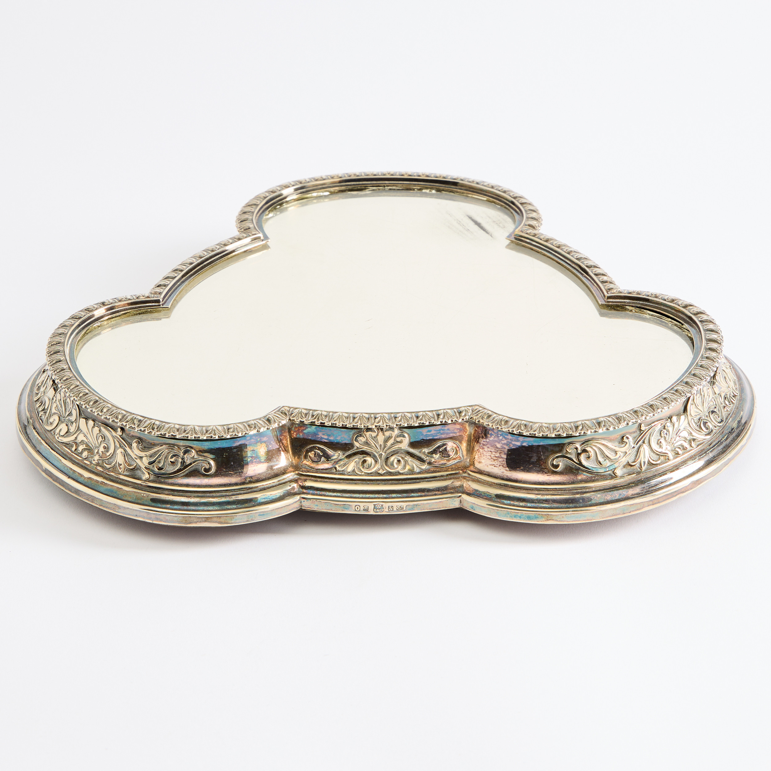 BORDSPLATEAU. Elkington & Co, Birmingham, 1800-talets andra hälft. Signerad.