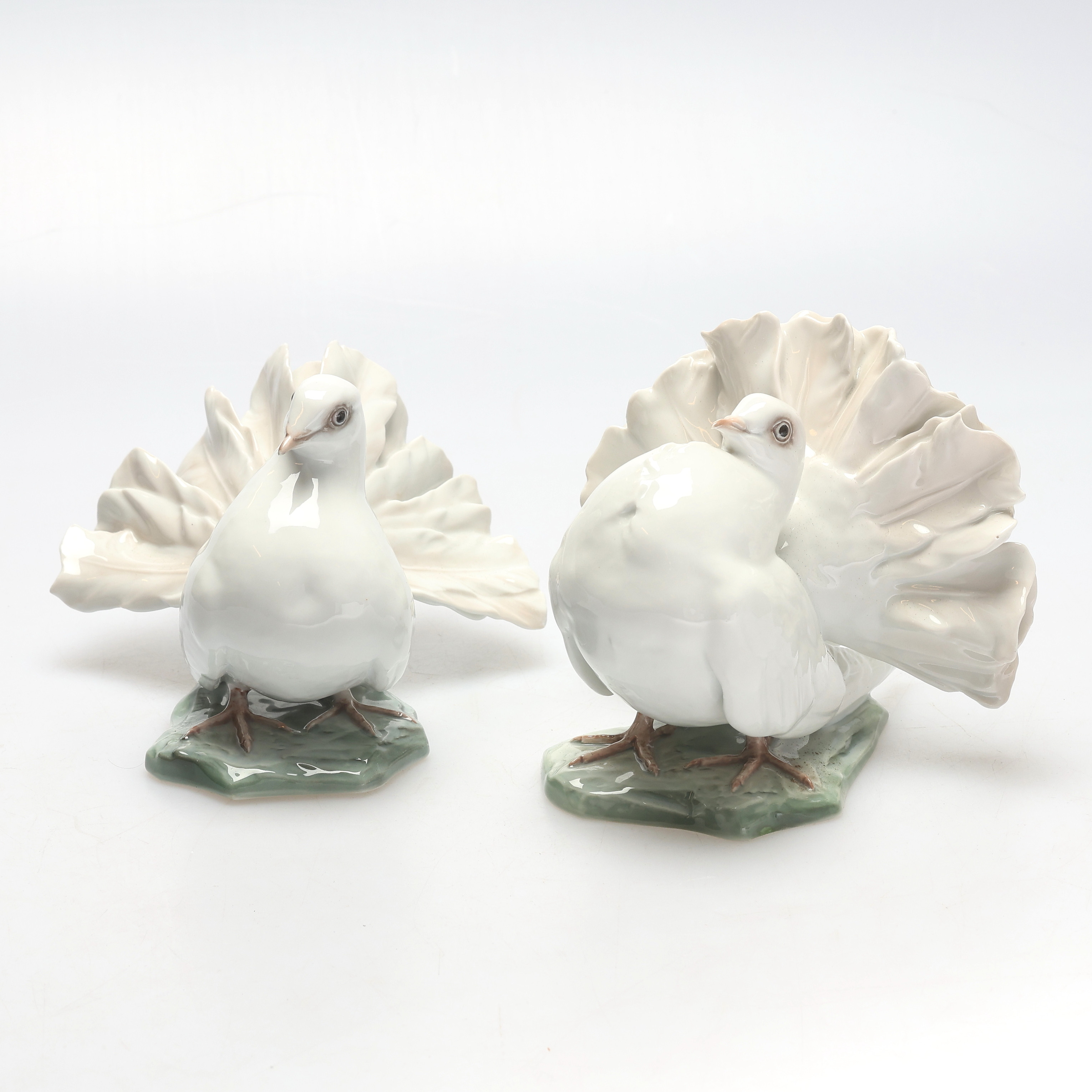 FRITZ HEIDENREICH. Figuriner, ett par, duvor, porslin, Rosenthal, 1900-tal.