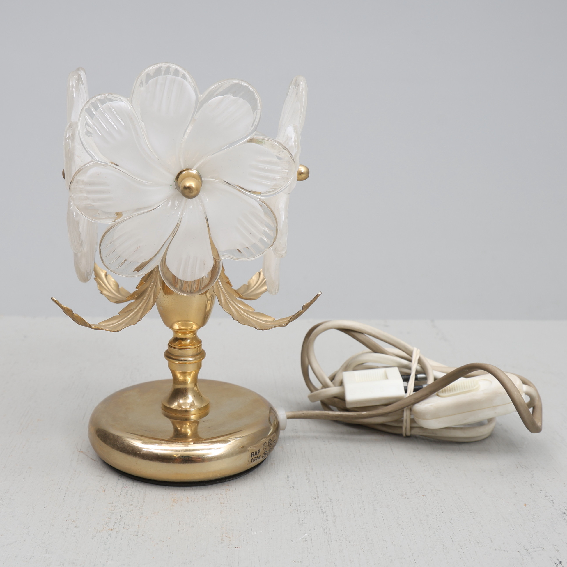 BORDSLAMPA, i form av blommor, metall/glas, Rejmyre Armaturfabrik, 1900-tal.