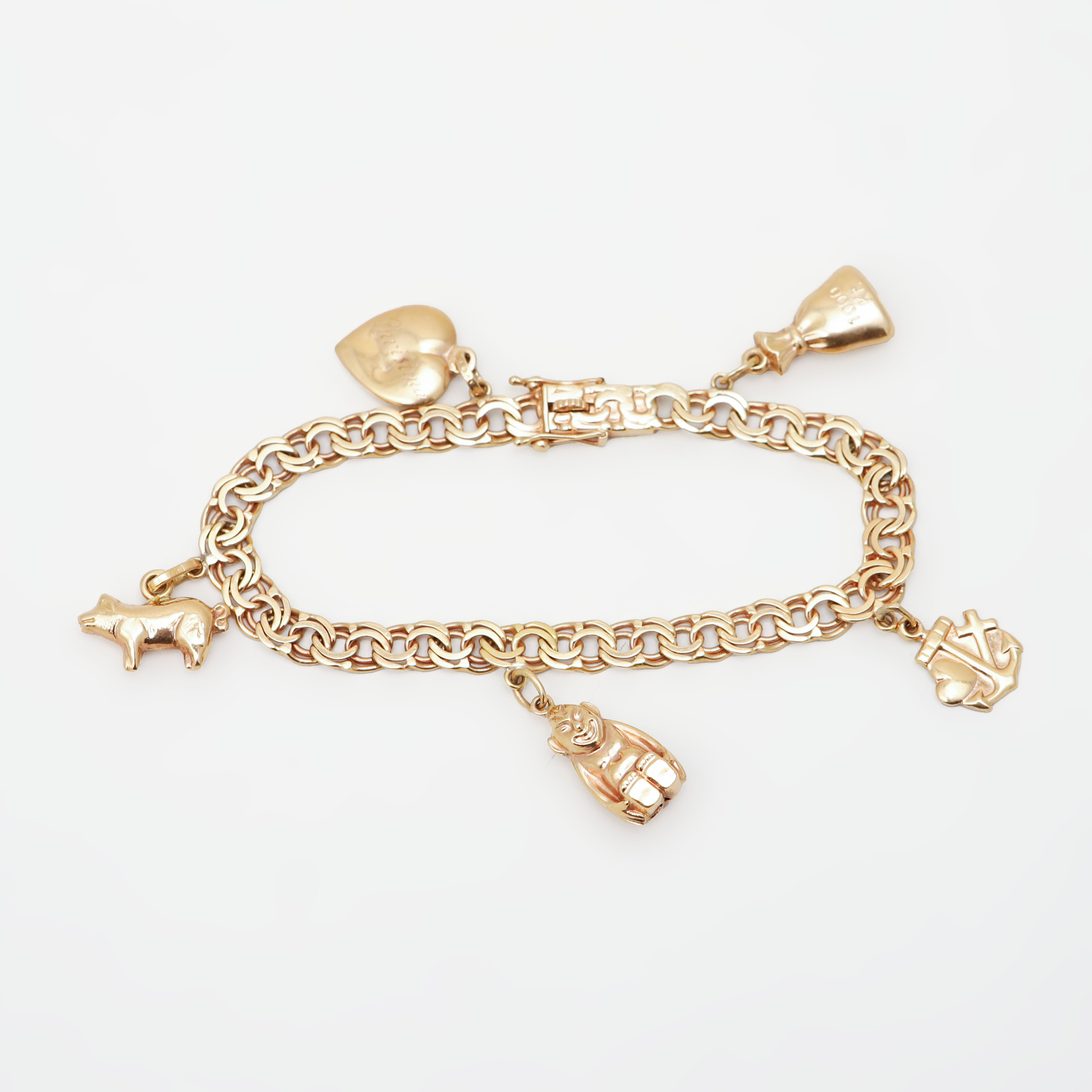 ARMBAND MED BERLOCKER, 18k guld, vikt ca 15,7 gram.