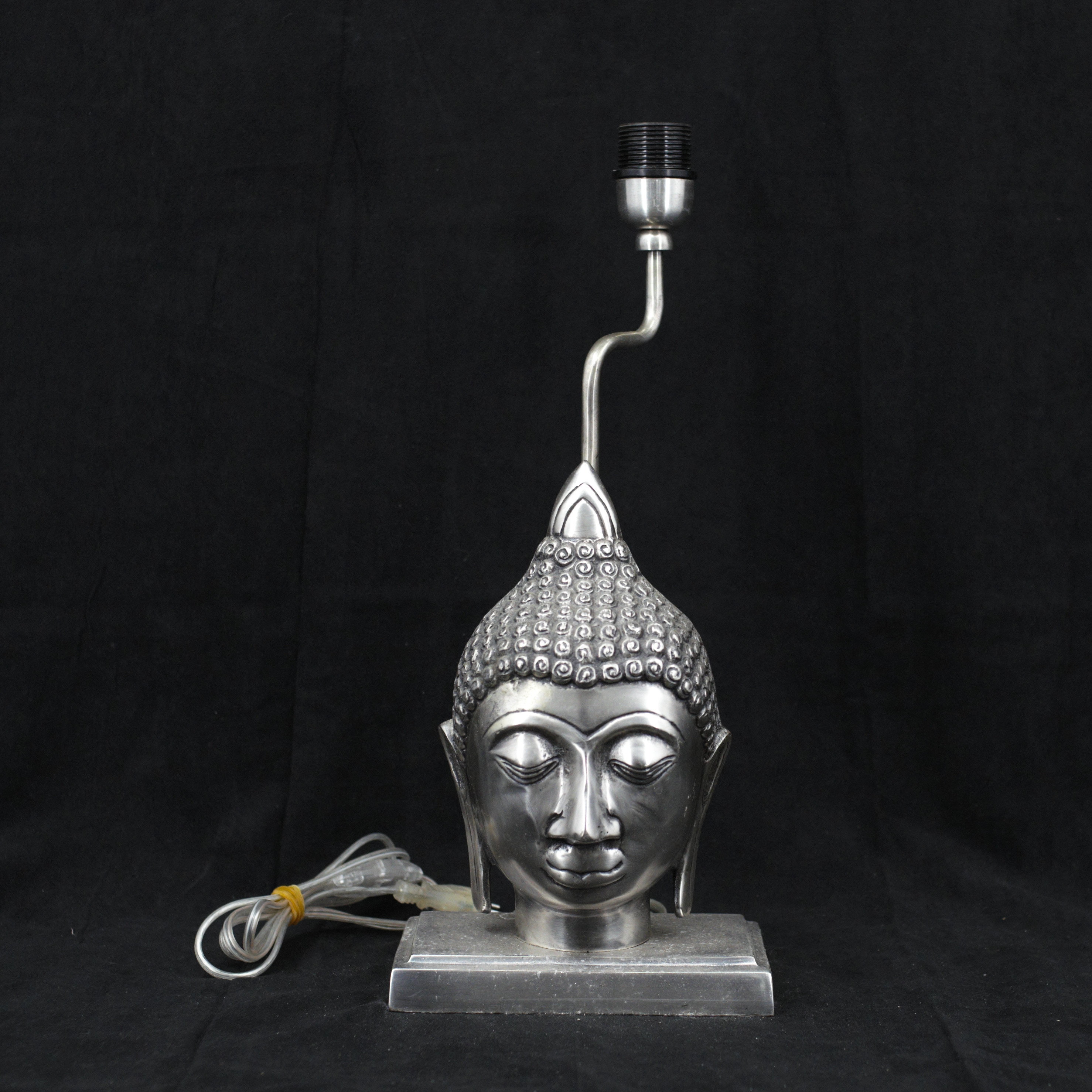 BORDSLAMPA, metall, 1 ljuspunkt, dekorerad med en Buddha, nutida.