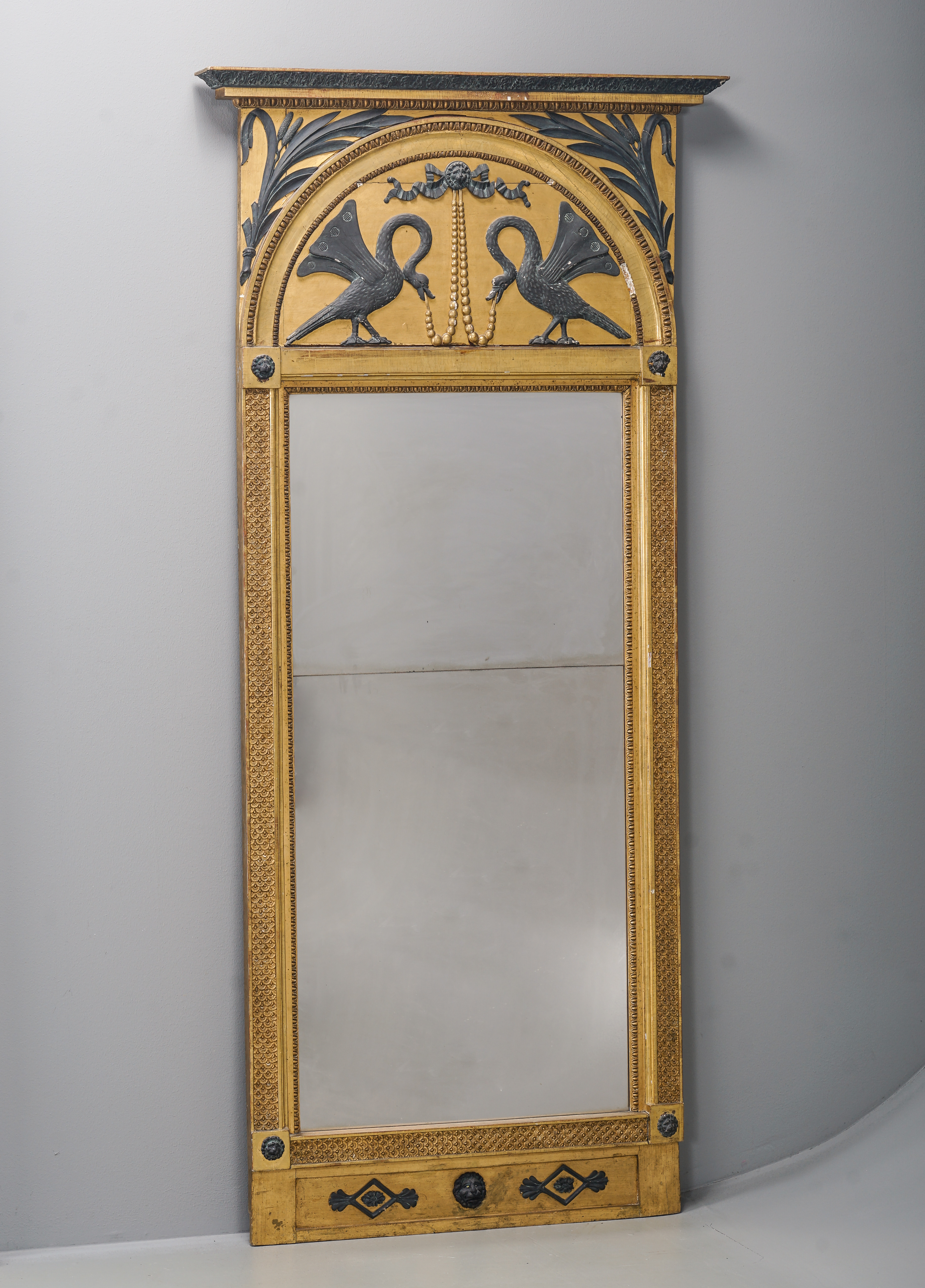 SPEGEL, sengustavianskt Stockholmsarbete, i Jonas Frisks art (spegelfabrikrikör i Stockholm 1805-1824.