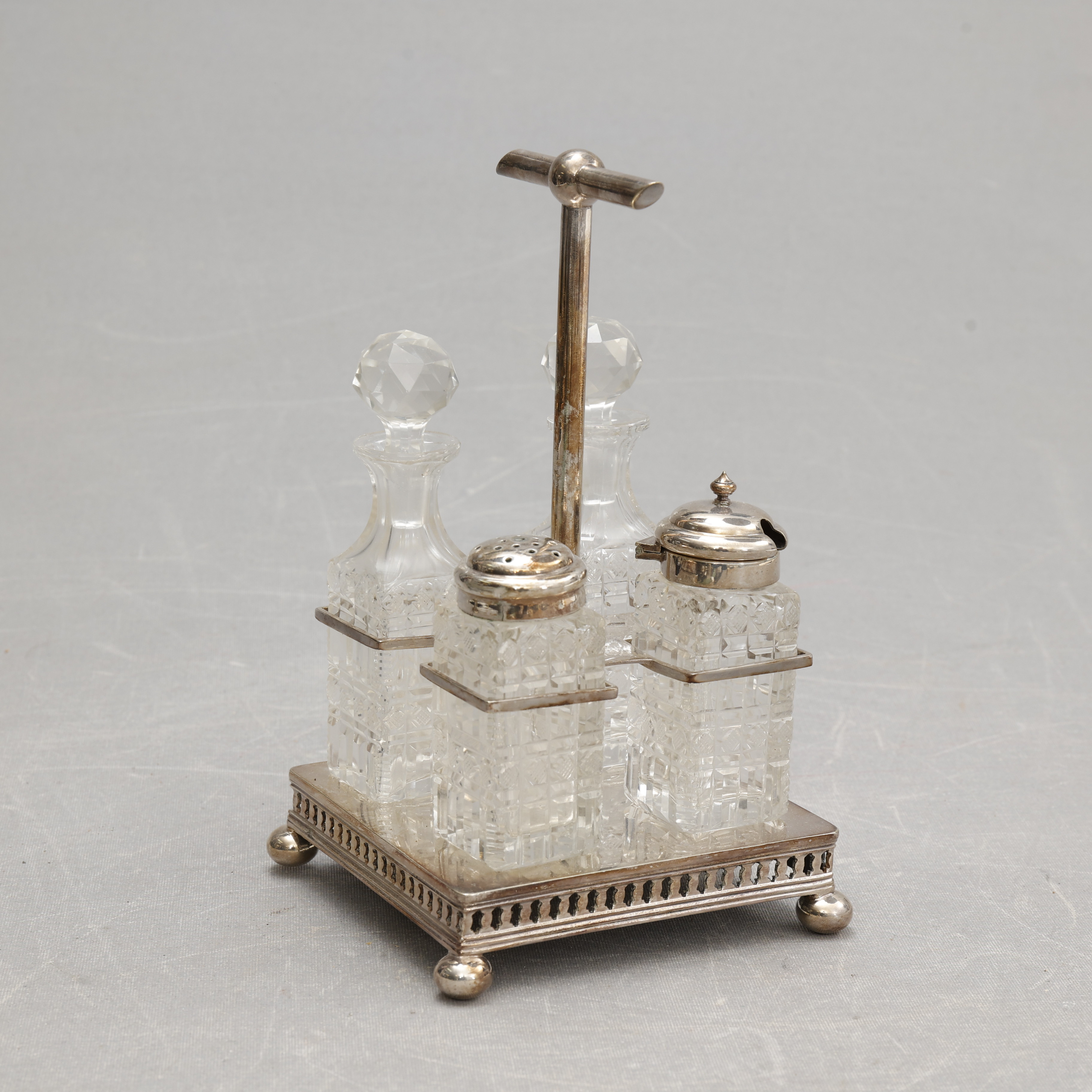 BORDSSURTOUT, nysilver/glas, 4 flaskor med ställ.