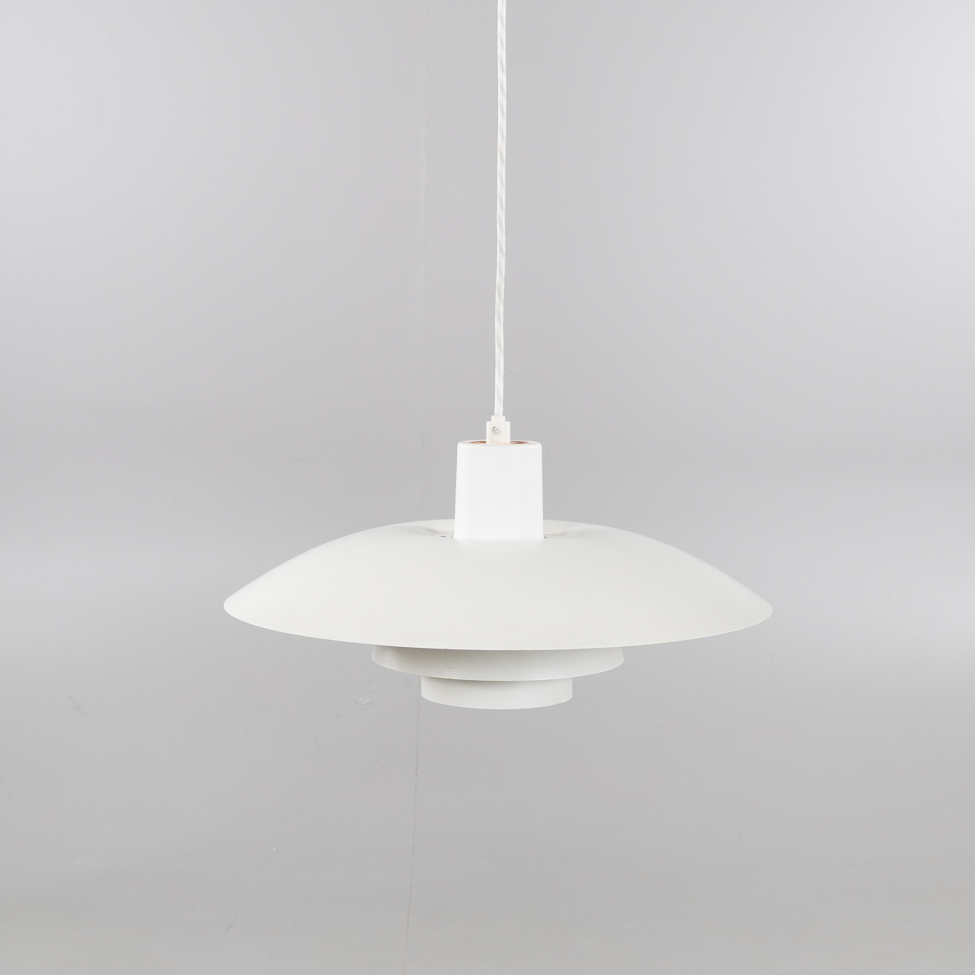 POUL HENNINGSEN. Taklampa, PH 4/3, Louis Poulsen, 1900-talets andra hälft.