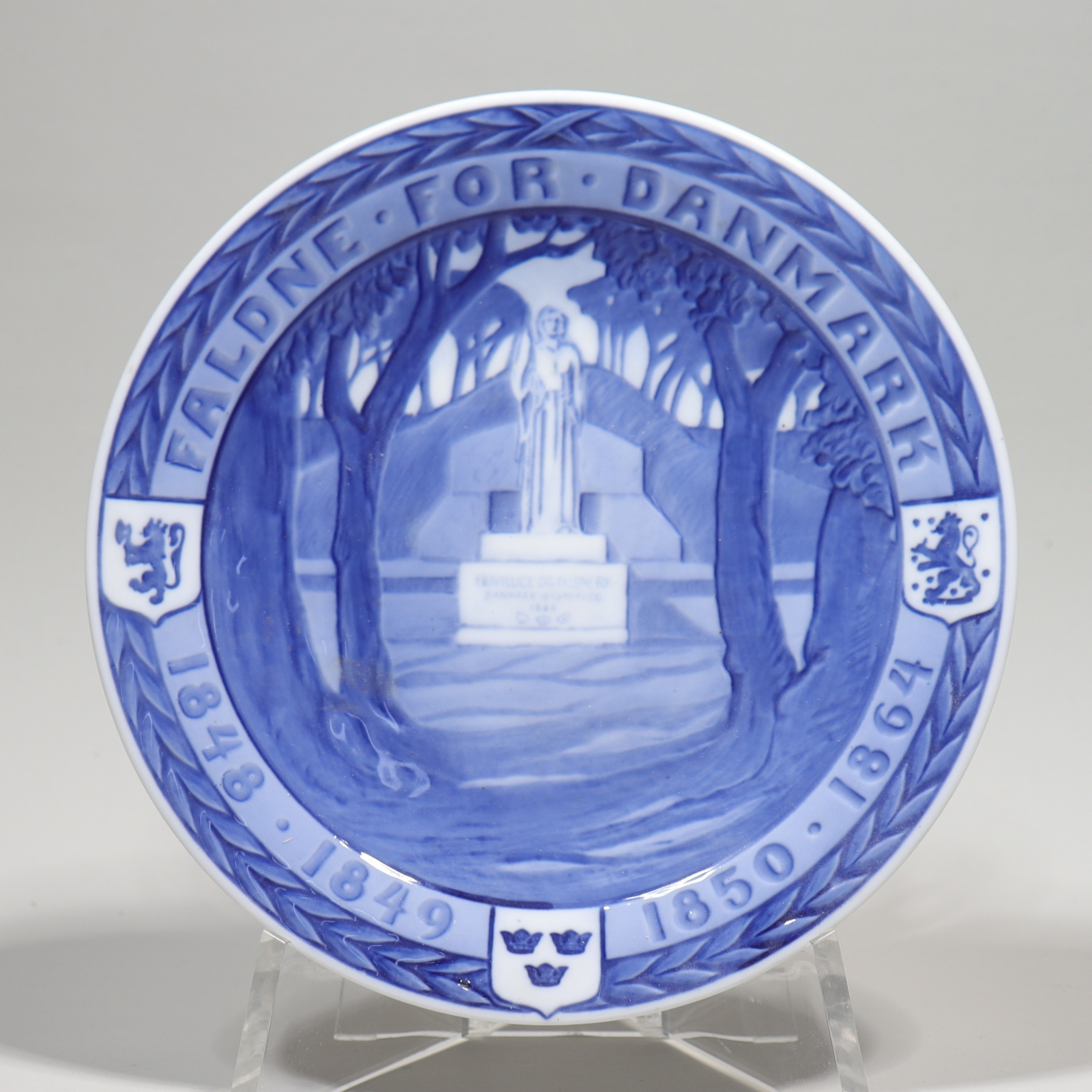 MINNESTALLRIK, Royal Copenhagen, till minne av "Faldne för Danmark" 1848-1849 1850-1864.