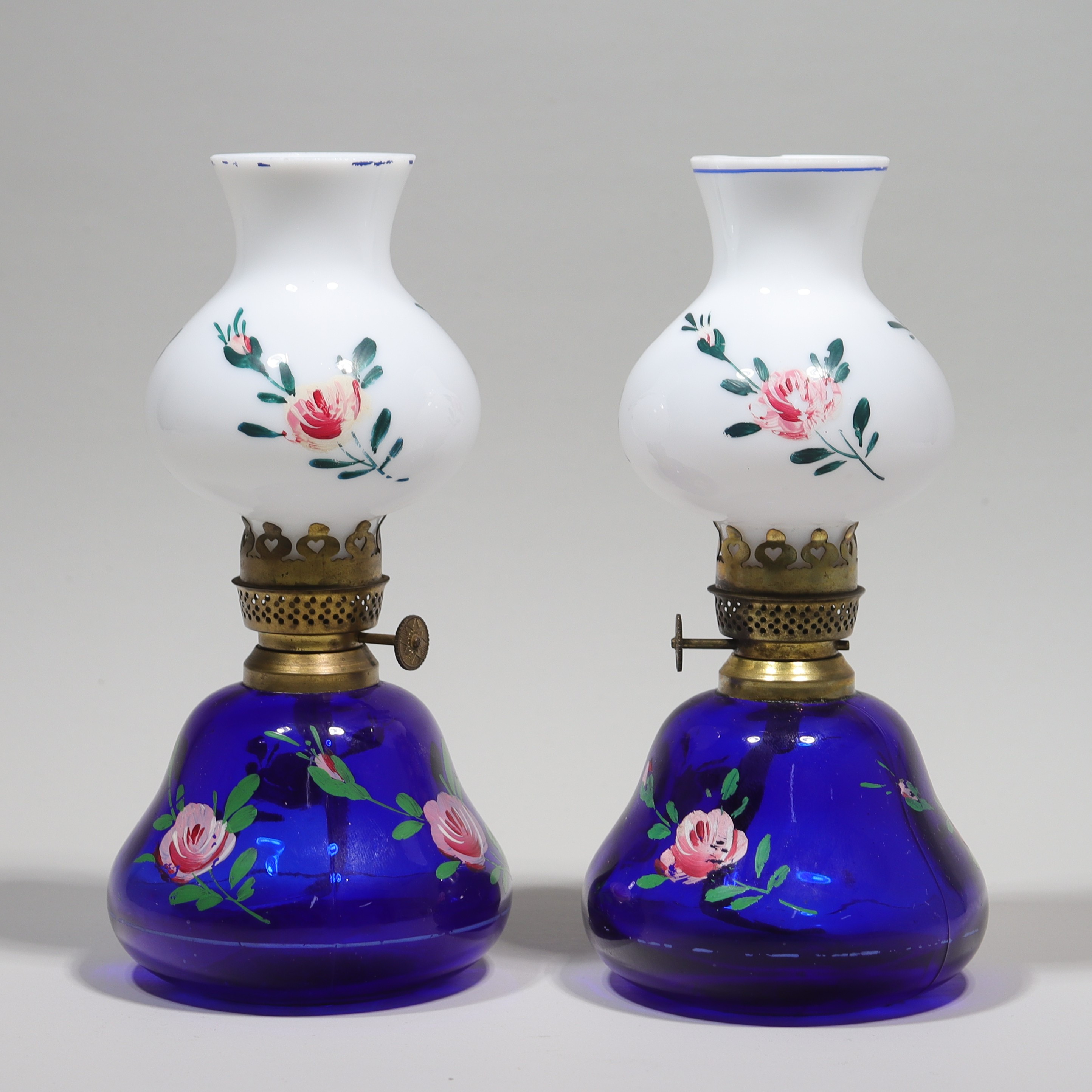 TRELLEBORGS GLASBRUK, bordsfotogenlampor, 1900-talets första hälft, 2 st.