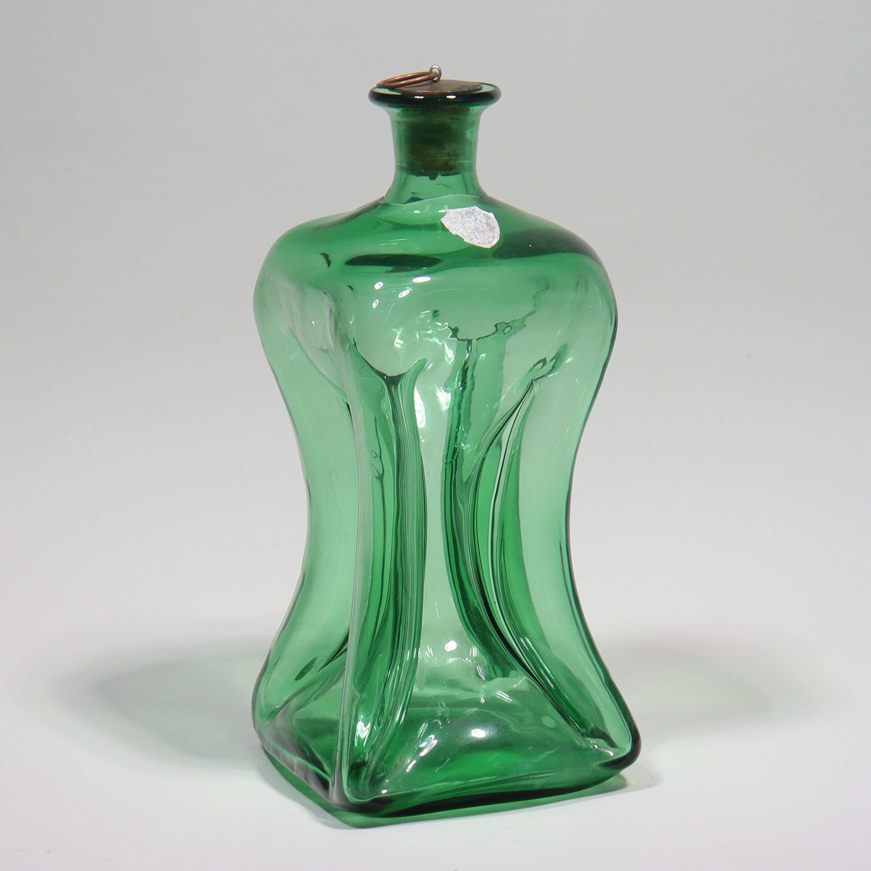 TRELLEBORGS GLASBRUK, kluckaflaska för brännvin, 1900-talets första hälft.