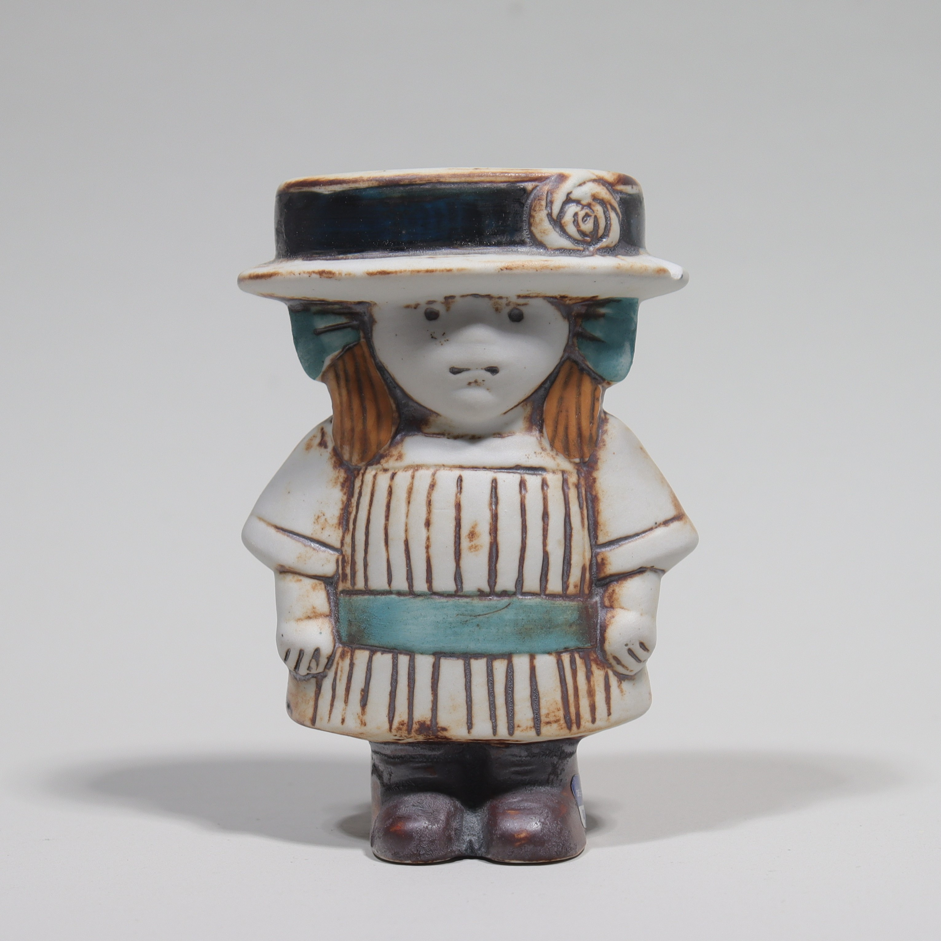 LISA LARSON. figurin, "Anna", ur serien "Sekelskifte", Gustavsberg.