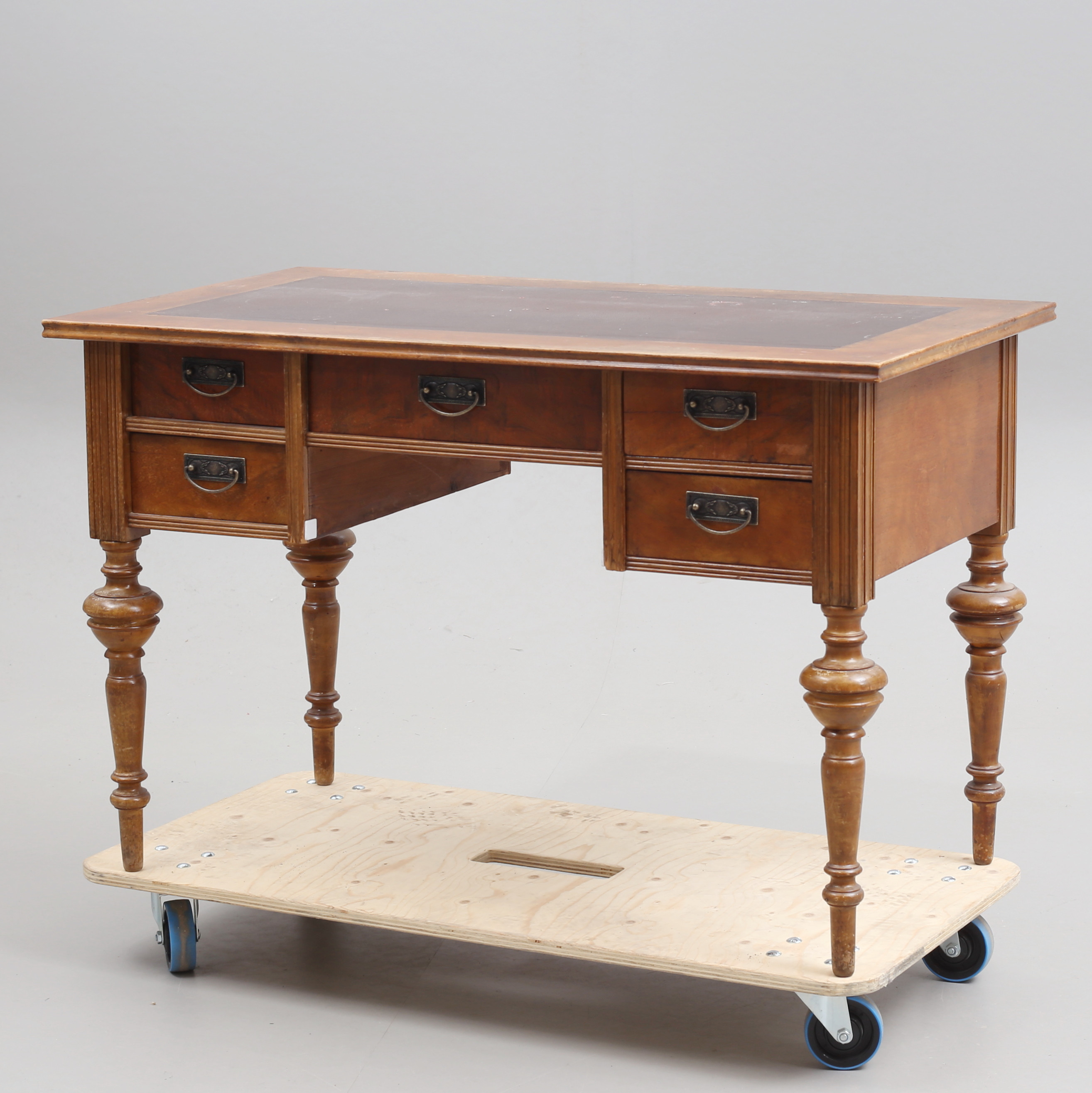SKRIVBORD, nyrenässans, 1800/ 1900-tal.