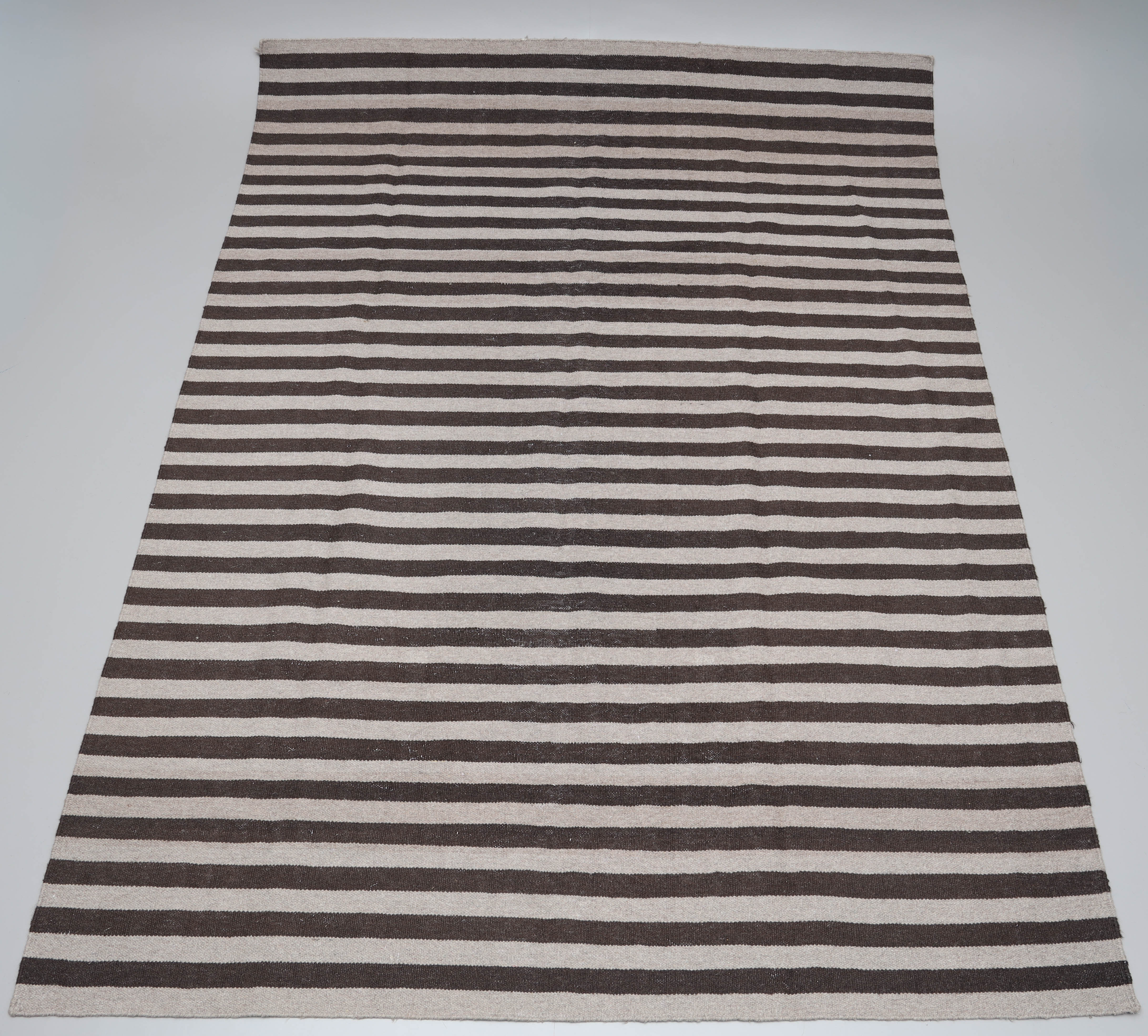 MATTA, kelim, handknuten, ull, 345 x 249 cm.