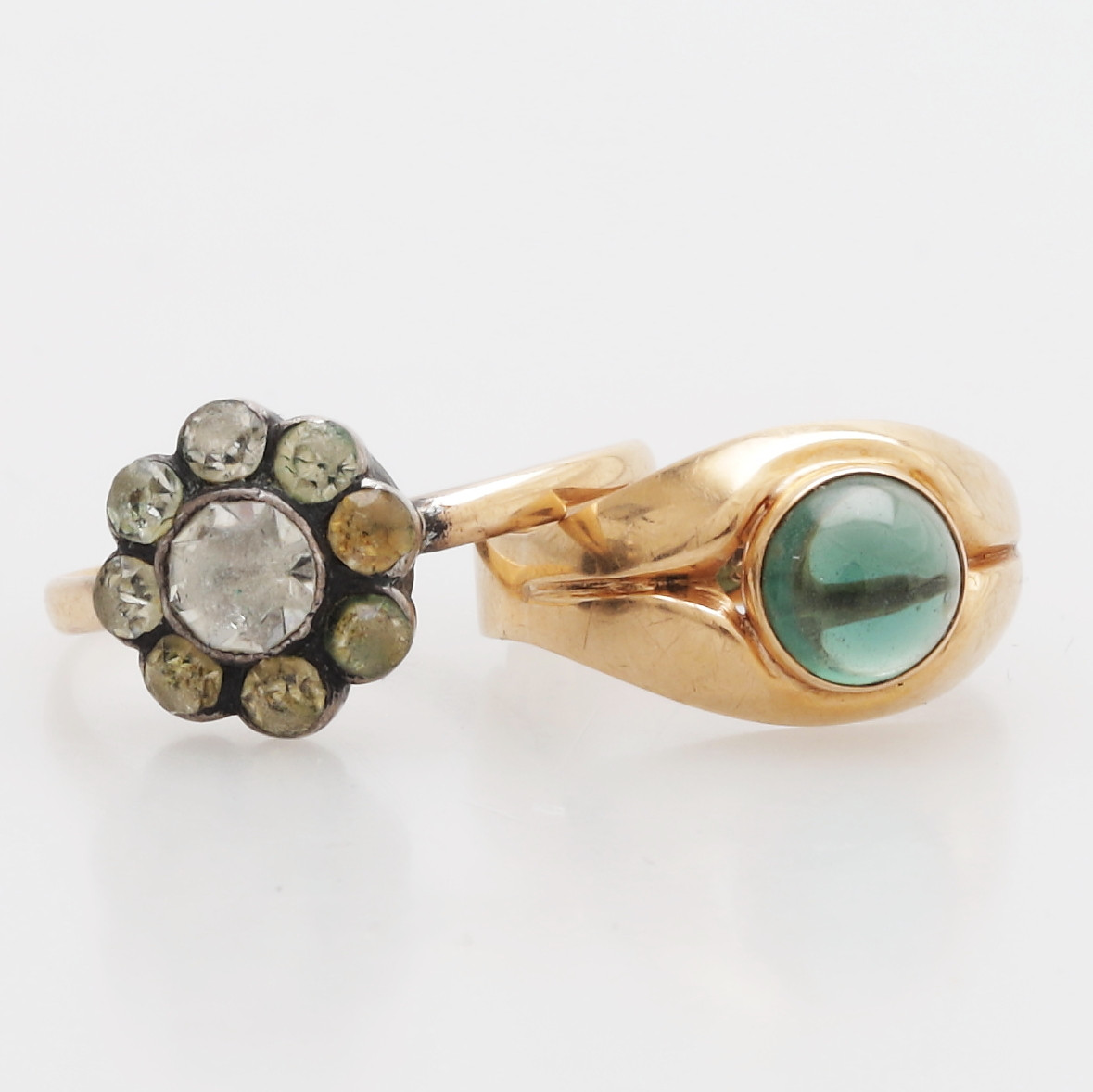 RINGAR MED STENAR, 2 st, guld 18K, totalvikt 5,10 gram.