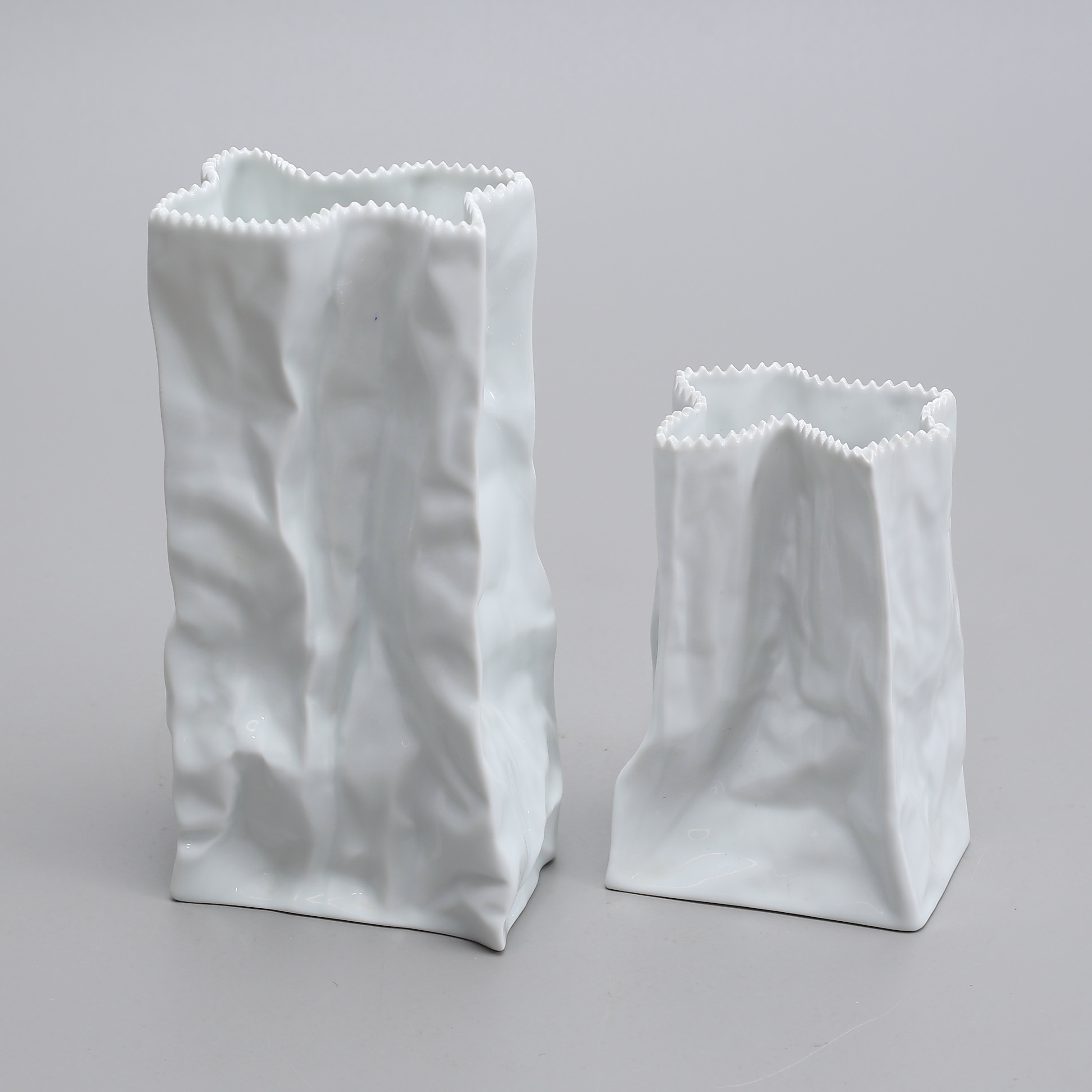 TAPIO WIRKKALA. Vaser/Skulpturer, Keramik, 2 st, "Paper bag", Rosenthal.