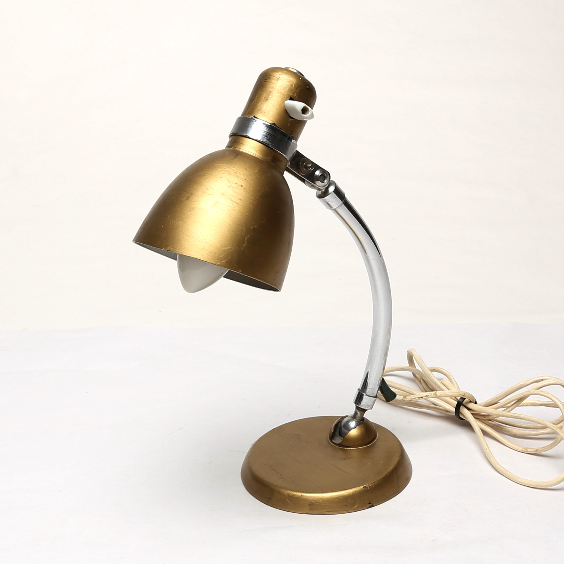 BORDSLAMPA/VÄGGLAMPA, metall, nr 2574 från Bröderna Malmström, Malmö, 1933.