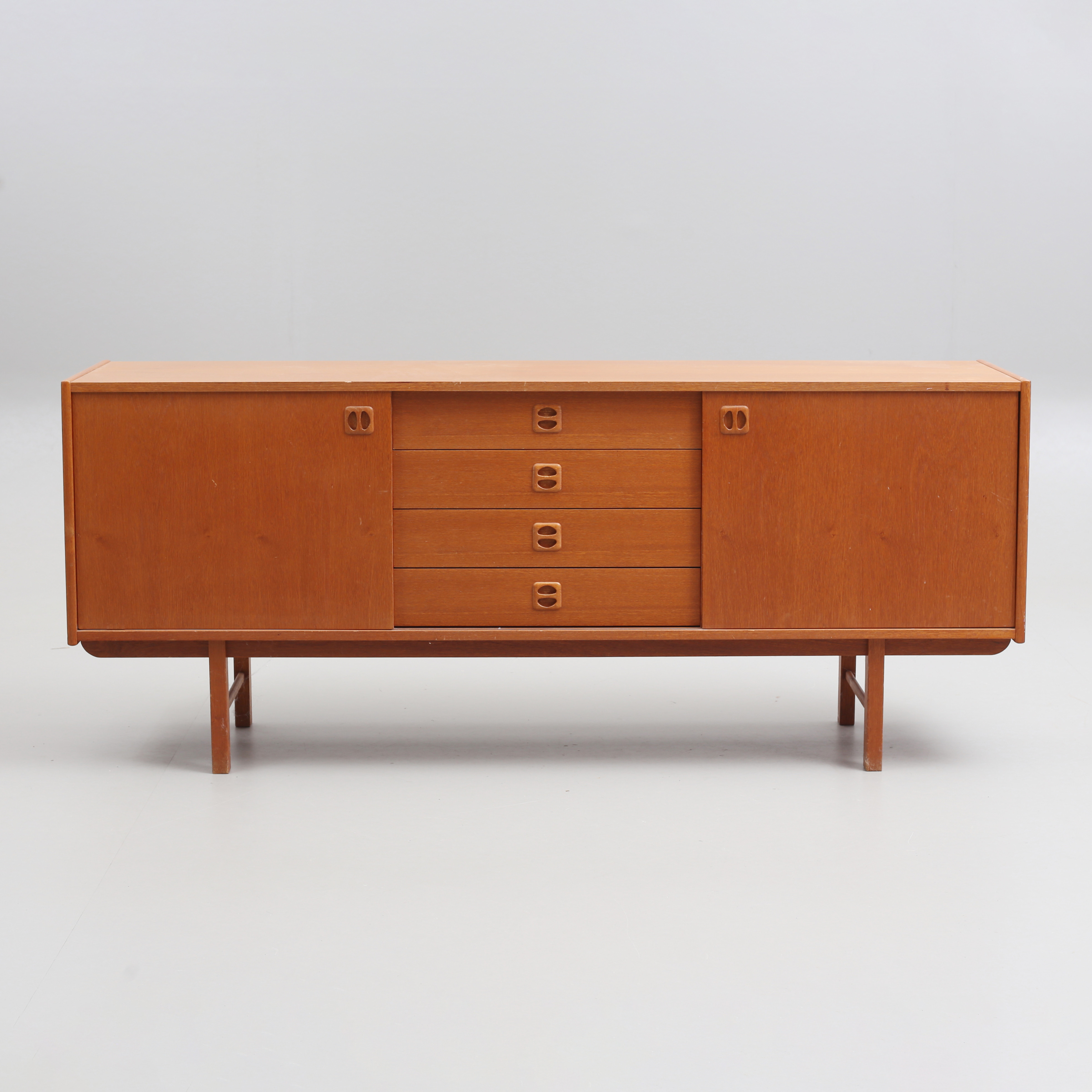 SIDEBOARD, "Korsör", teak, omkring 1900-talets andra hälft.