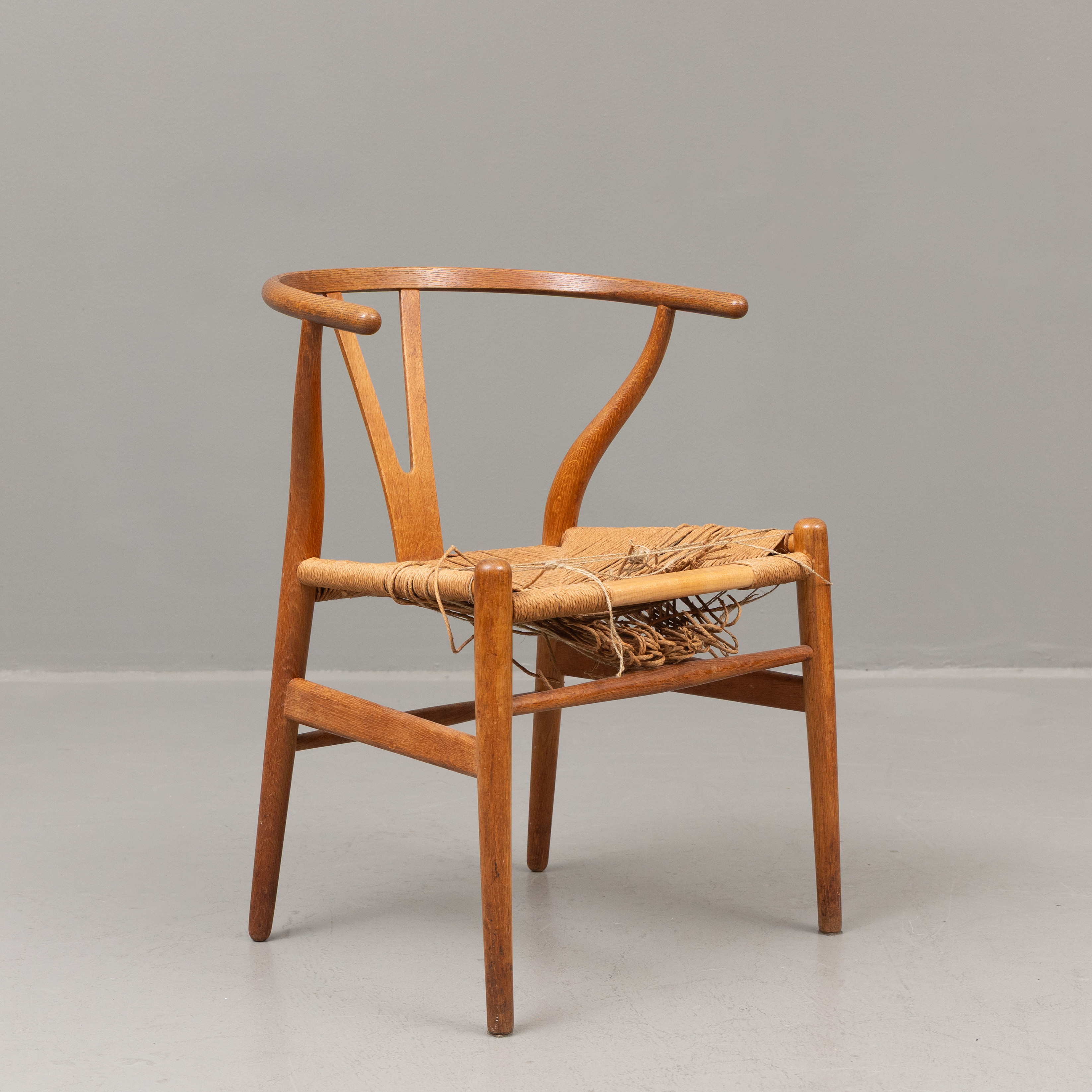 HANS J WEGNER. "CH24, Y-stol", Carl Hansen & Søn, Danmark.