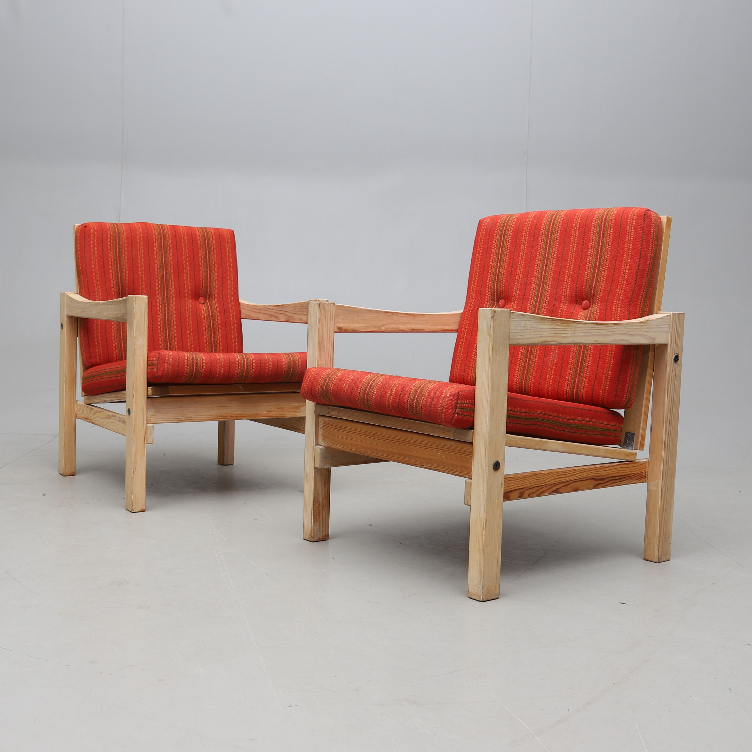 FÅTÖLJER, 1 par, furu, 1960-/70-tal.