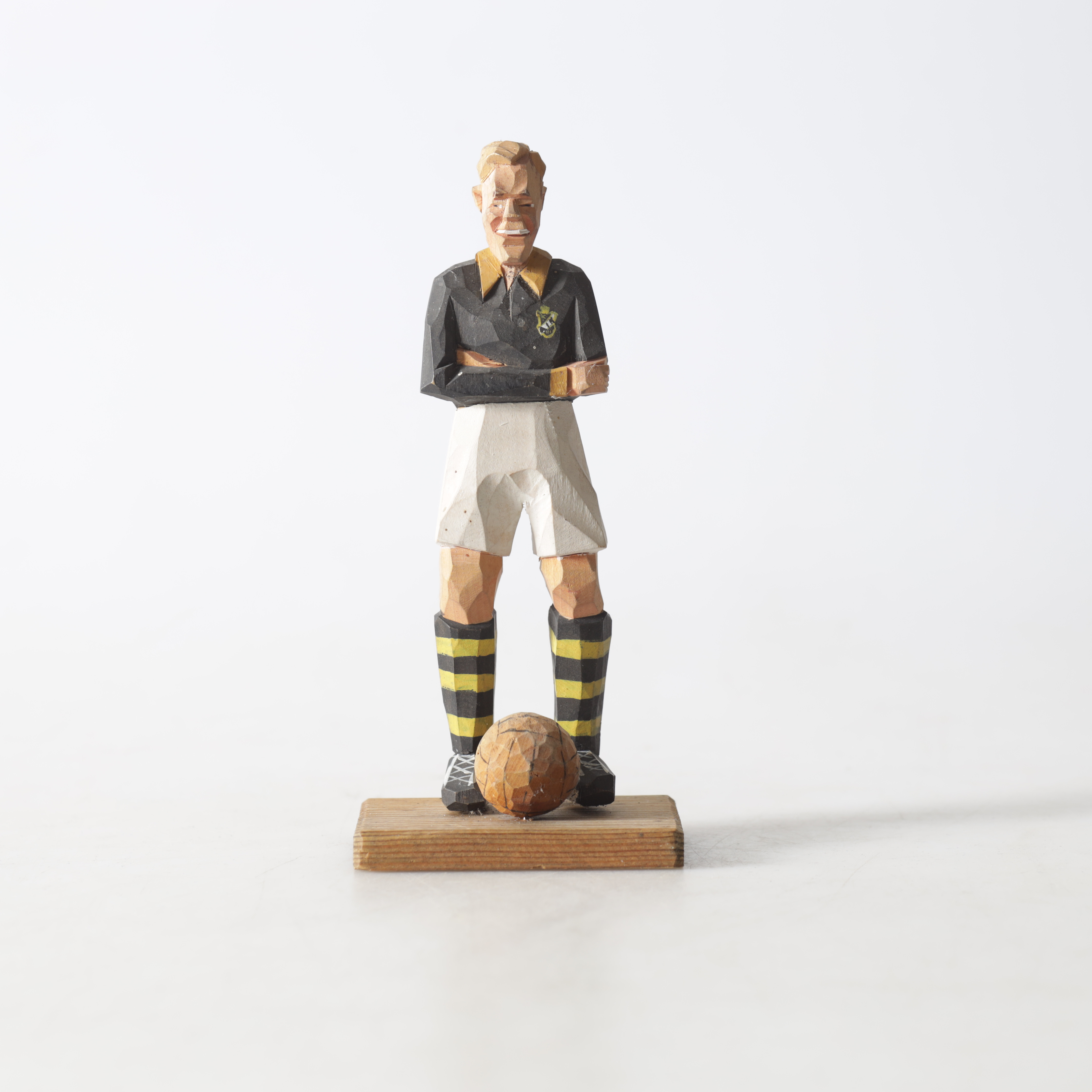 SVEN GUNNARSSON. Trägubbe, skuret och bemålat trä, AIK fotbollsspelare, signerad och daterad -58.