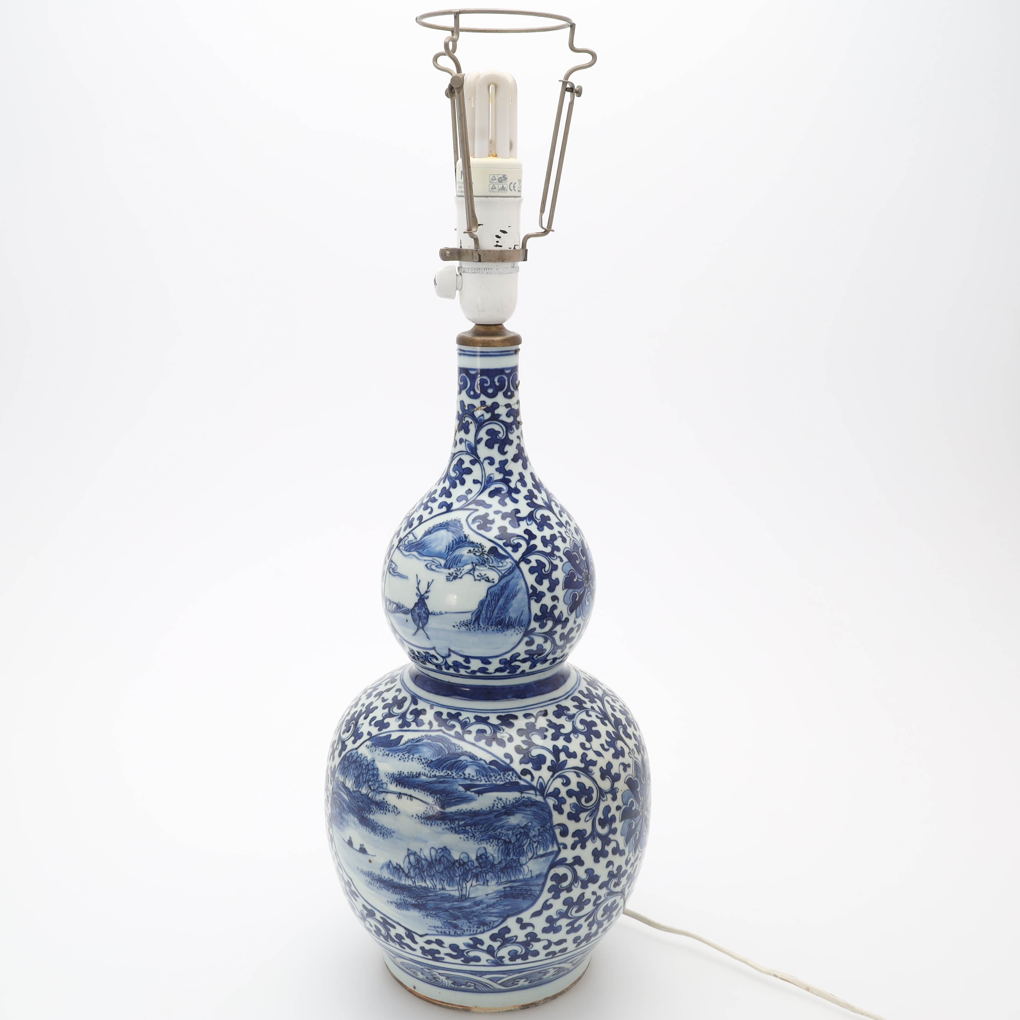 BORDSLAMPA, omgjord vas, porslin, underglasyr i blått, landskapsmotiv, Kina, 1800/1900-tal.