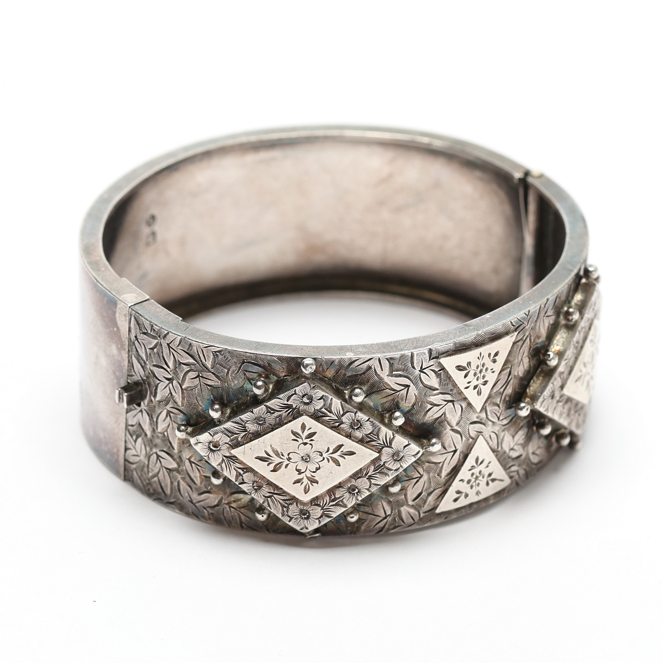 ARMBAND, silver, Deakin & Francis, Birmingham, England, 1884.