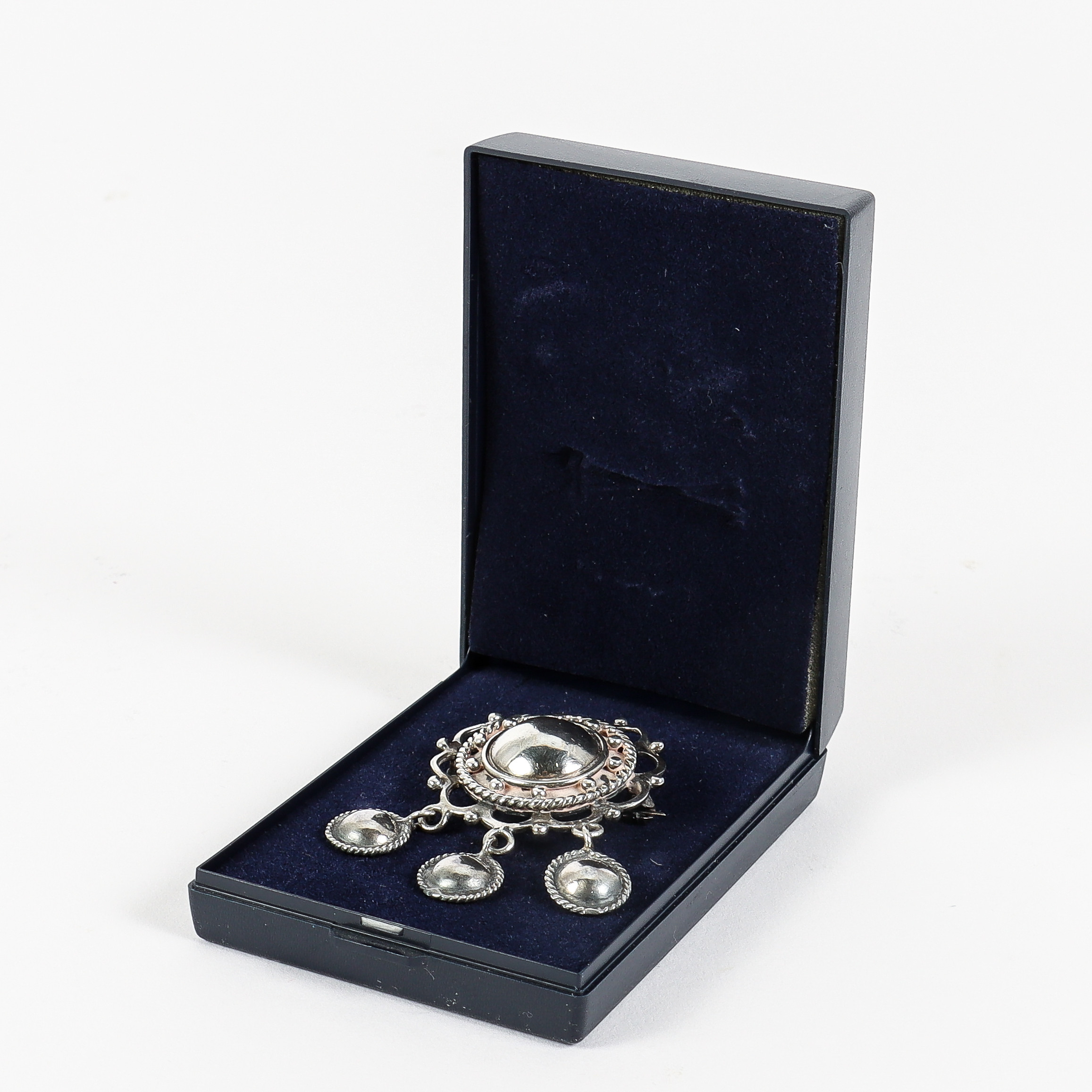 BROSCH till folkdräkt, silver 925.