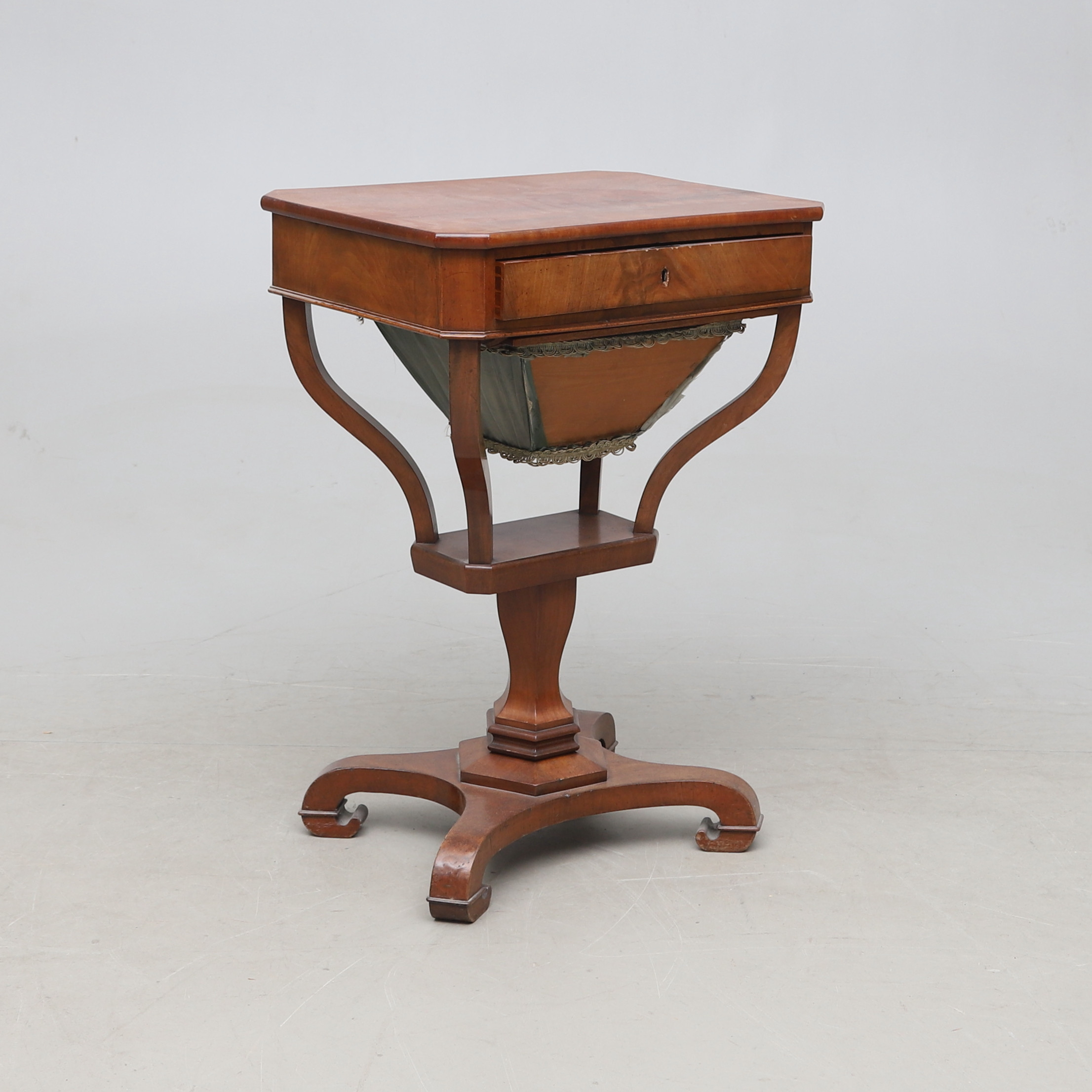 SYBORD, mahogny, Karl Johan, 1800-talets mitt.