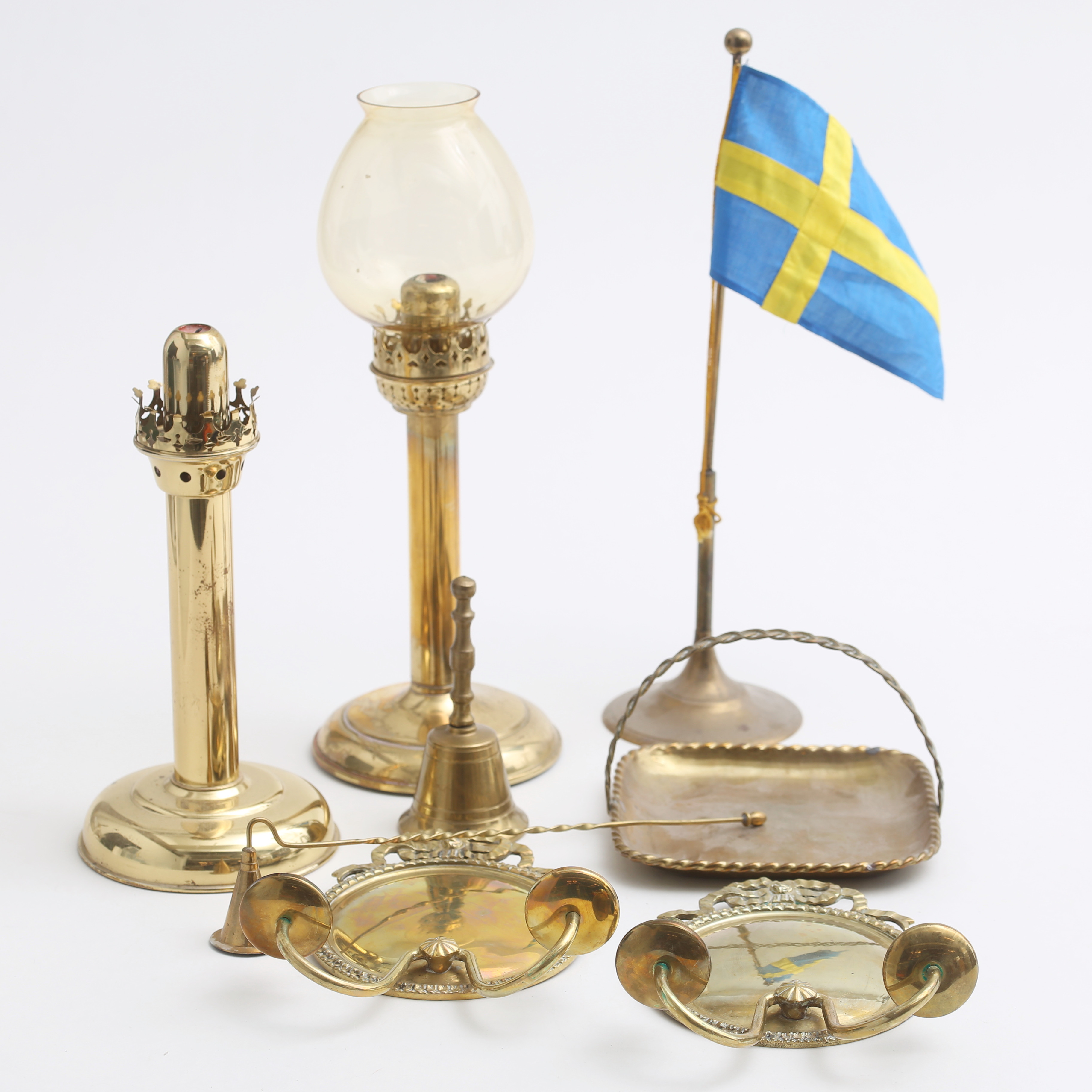 MÄSSINGSFÖREMÅL, 8 st, bl.a Karlskrona Lamfabrik.